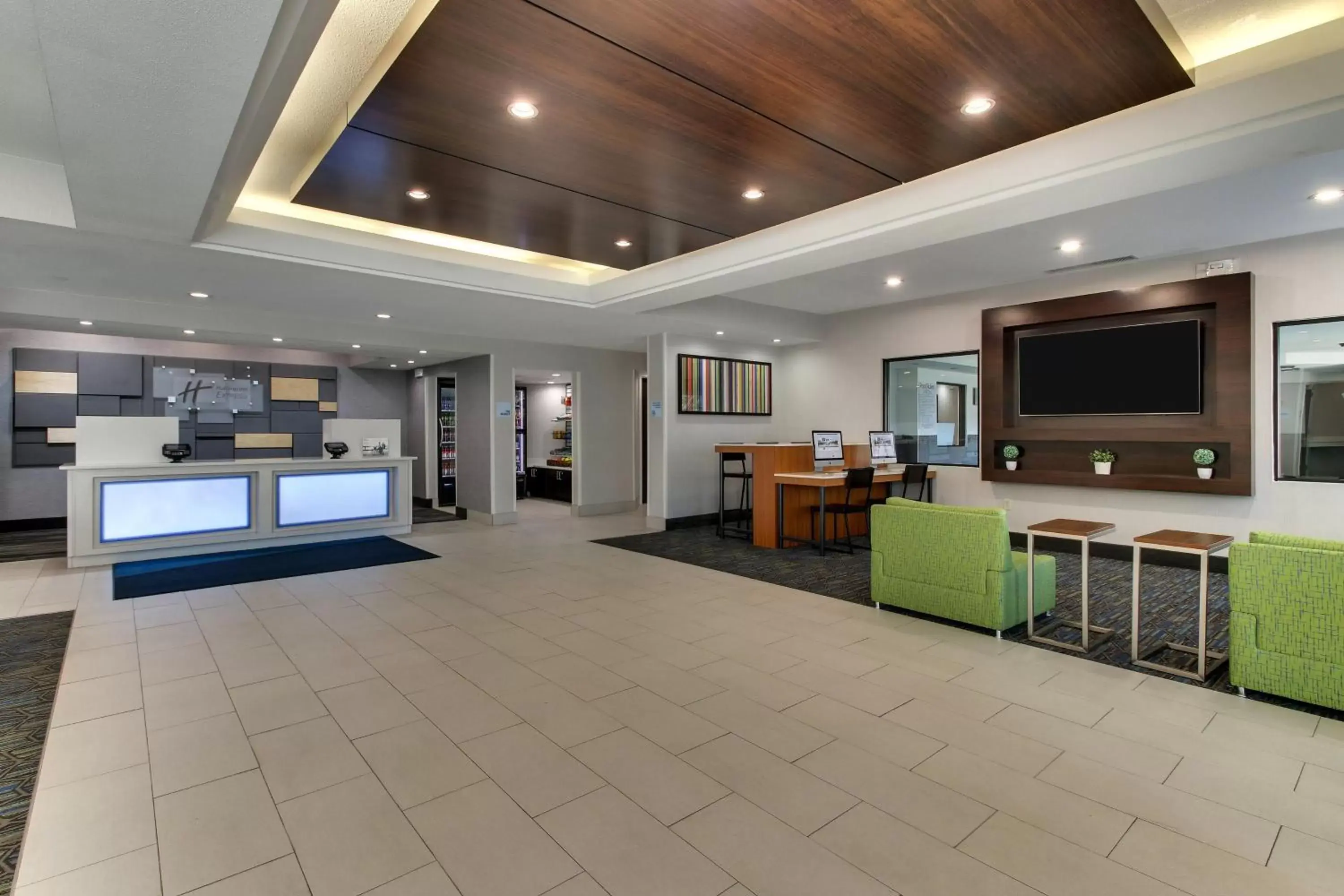 Property building in Holiday Inn Express Fishkill-Mid Hudson Valley by IHG Property building in Holiday Inn Express Fishkill-Mid Hudson Valley by IHG