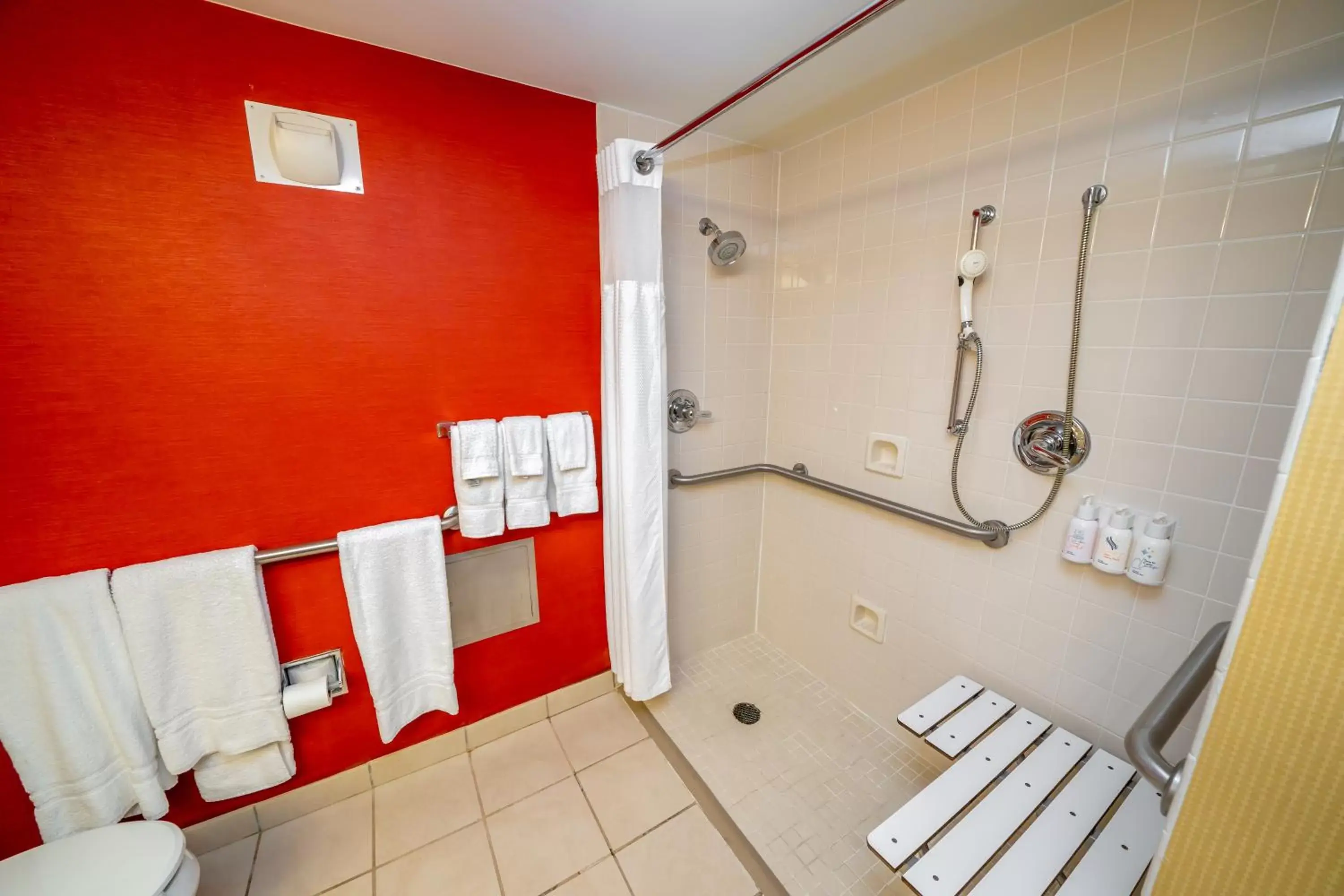 Shower, Bathroom in Sonesta Select Bettendorf