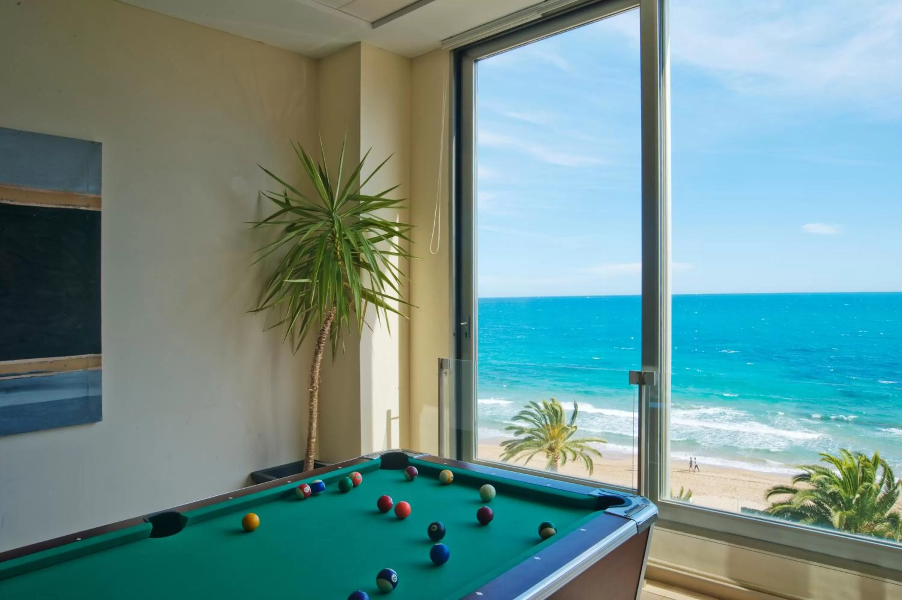 Billiard in Hotel Bahía Calpe by Pierre & Vacances