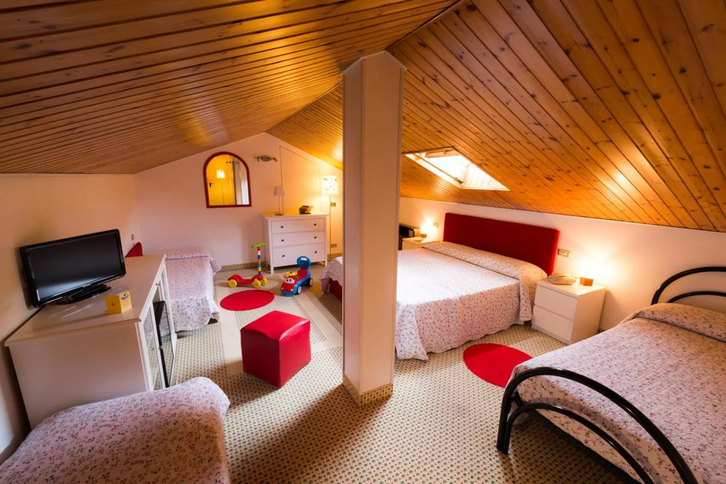 Photo of the whole room, Bed in Relais Leon d'Oro