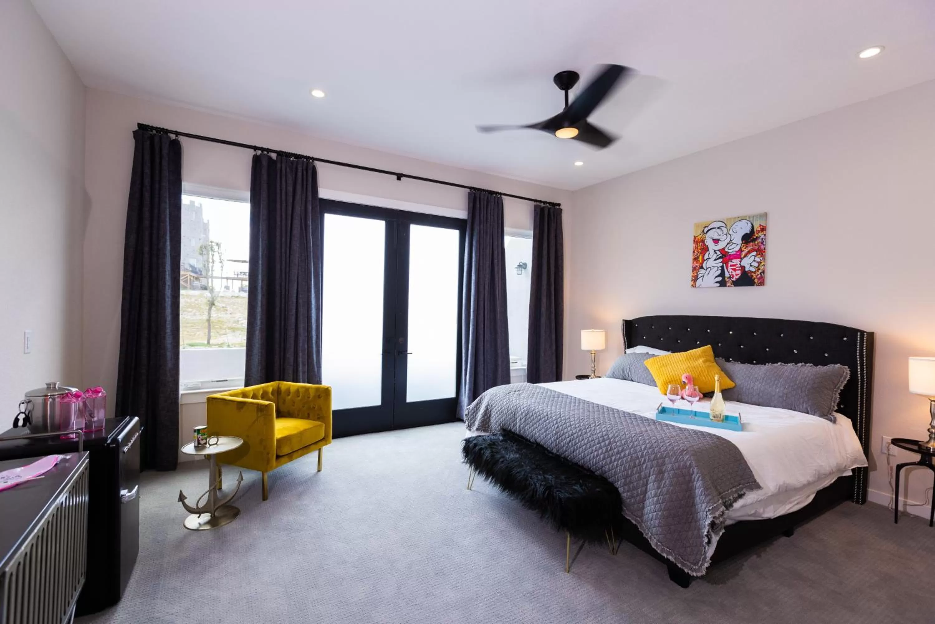 Bedroom, Bed in The Bentley Hotel on 290