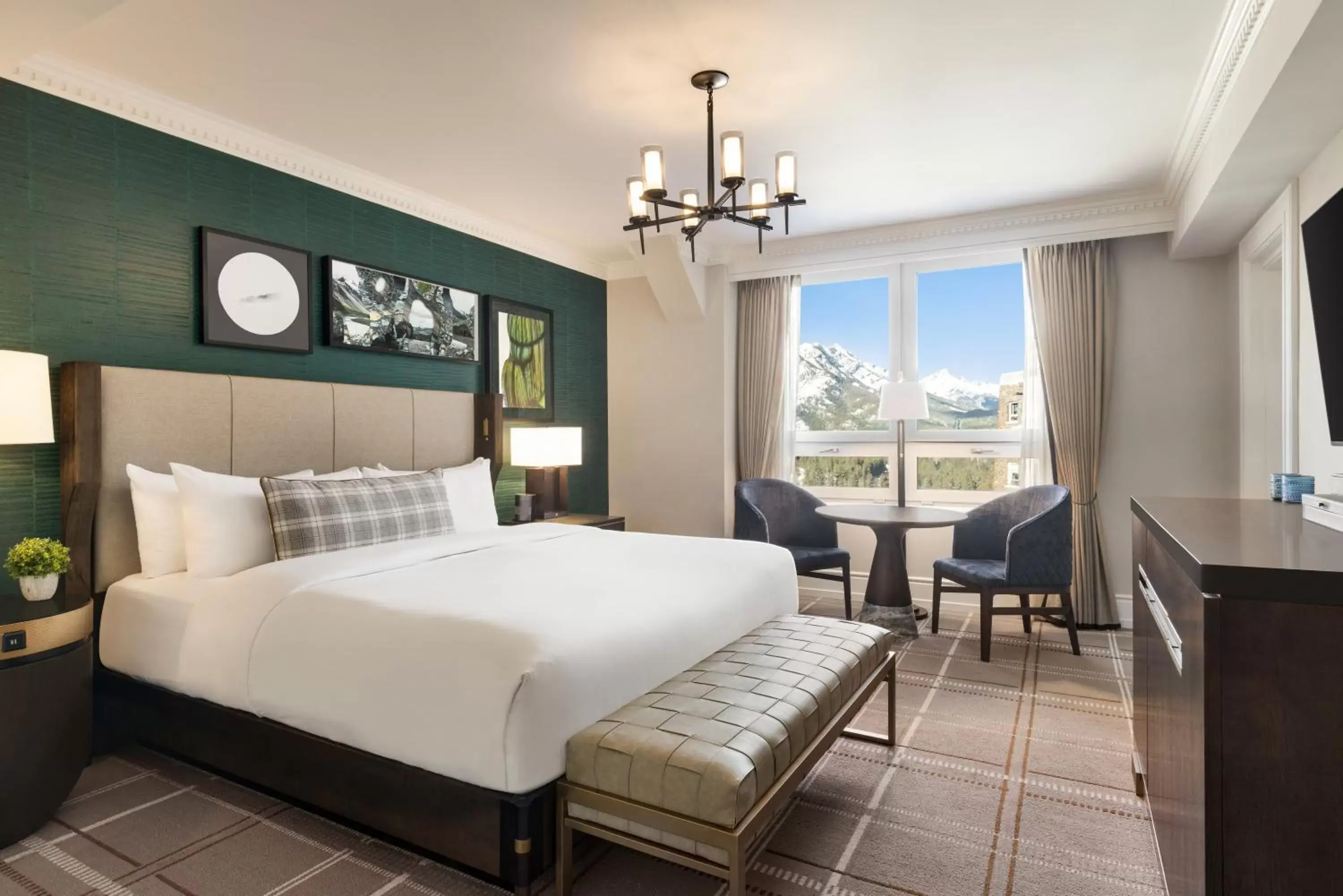 Bedroom, Bed in Fairmont Banff Springs