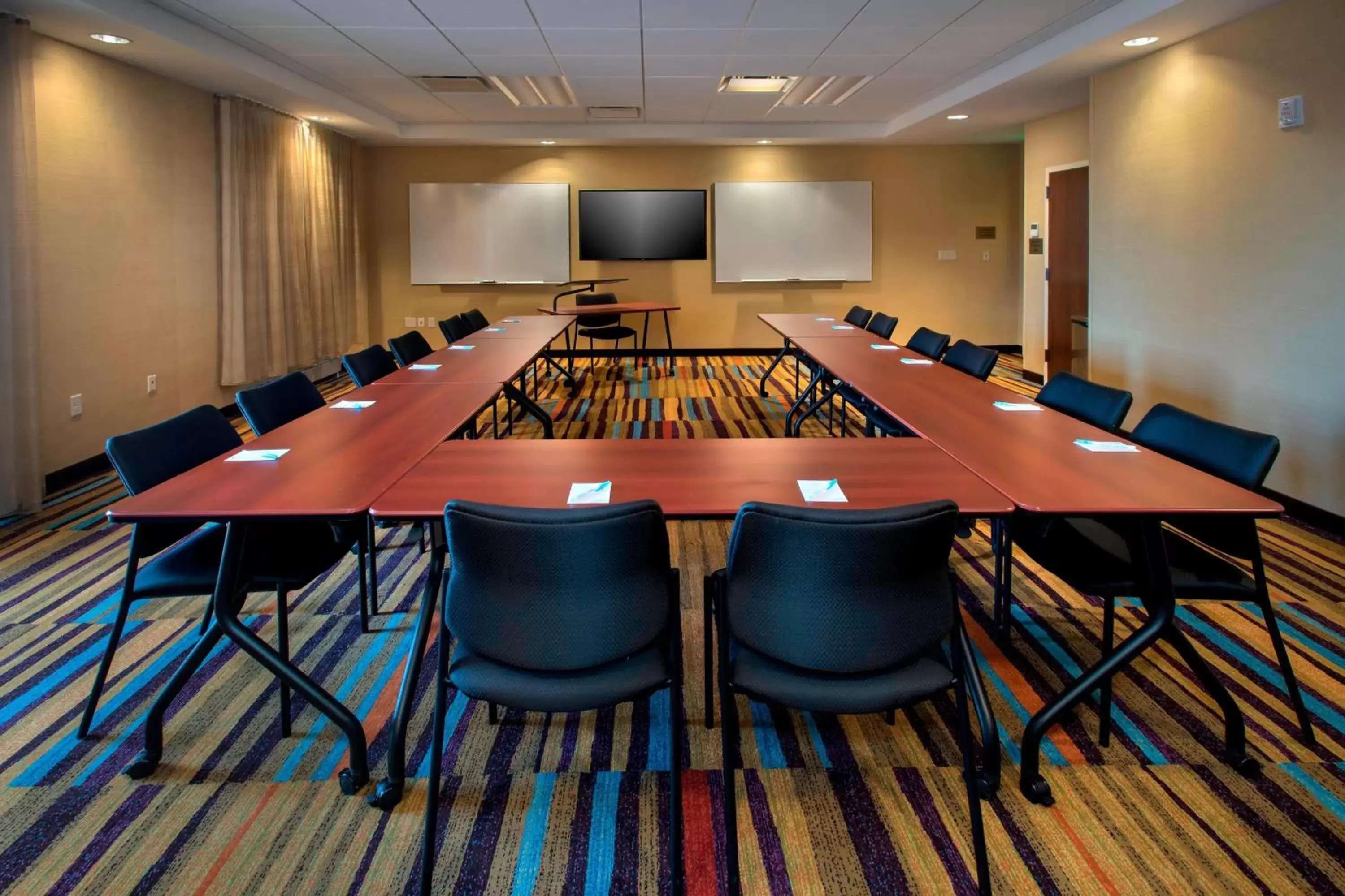 Meeting/conference room in Fairfield Inn & Suites by Marriott Syracuse Carrier Circle
