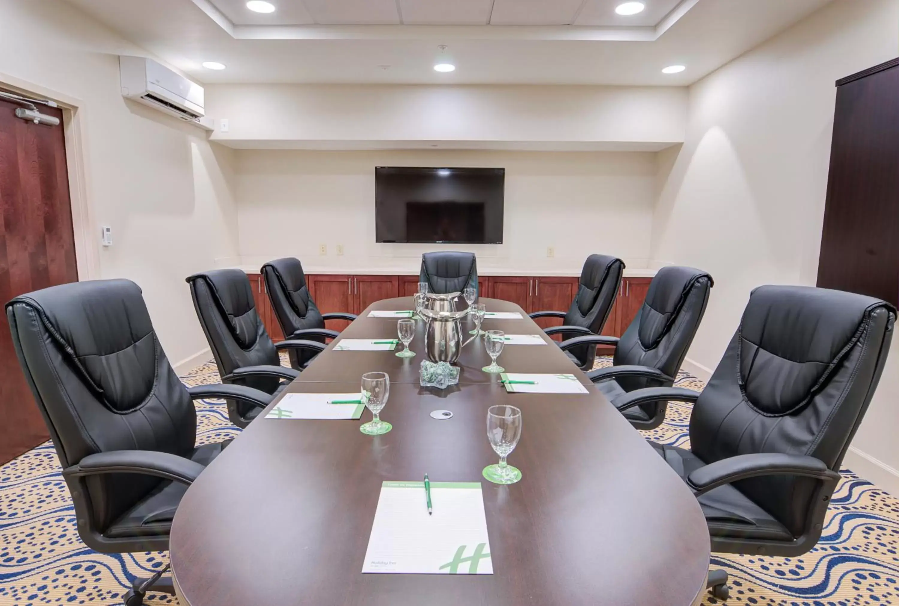 Meeting/conference room in Holiday Inn Gainesville-University Center, an IHG Hotel