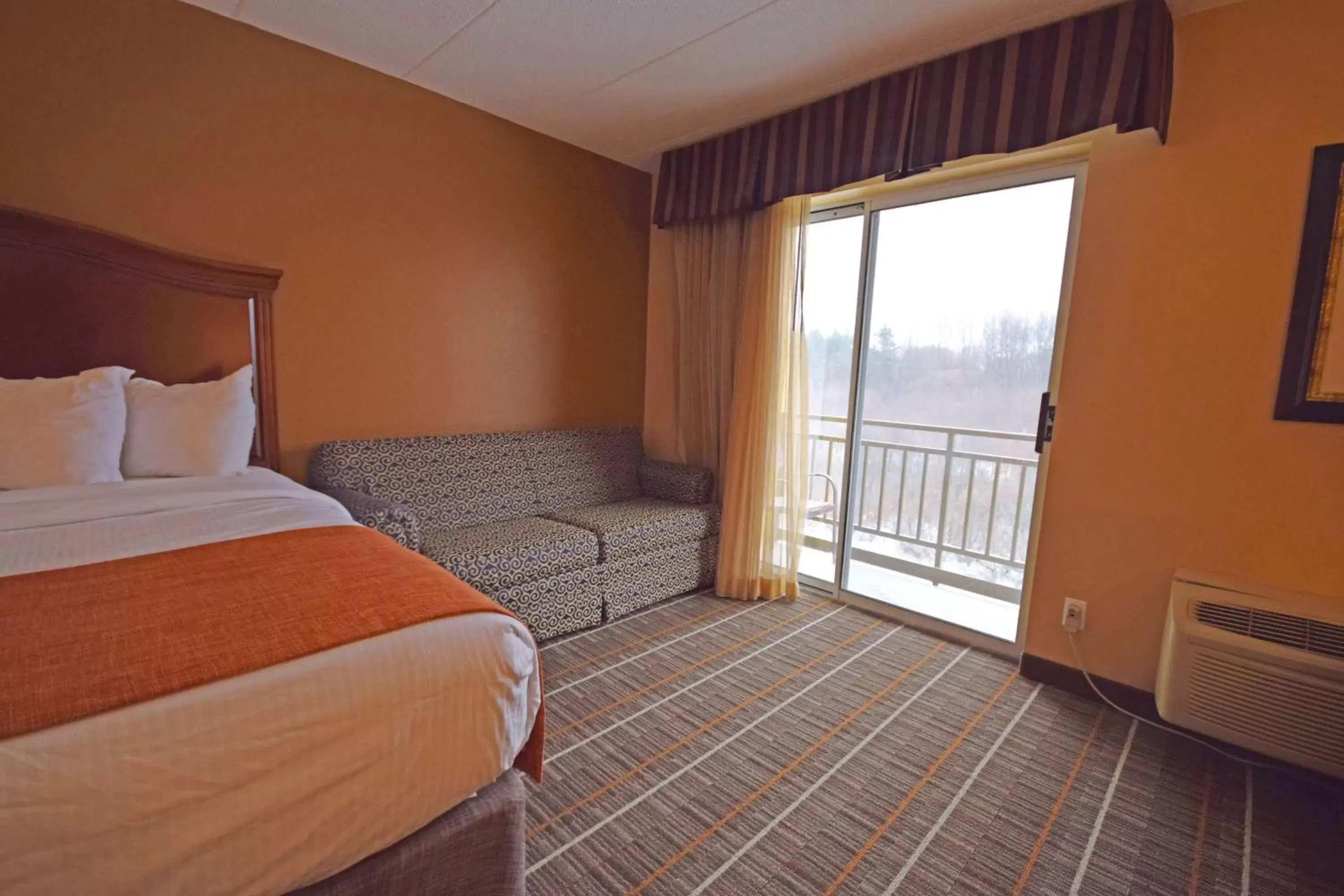 Photo of the whole room, Bed in Best Western Resort Hotel & Conference Center Portage