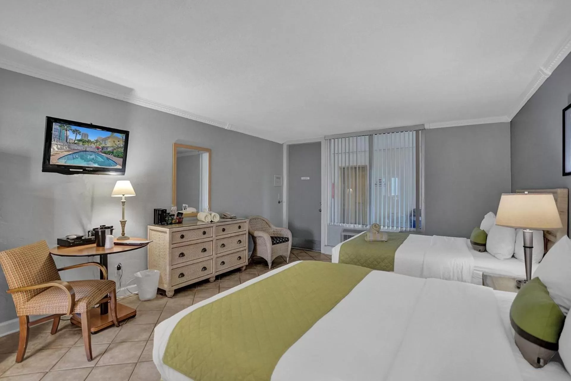 Photo of the whole room in The Worthington Resorts - Clothing Optional - Men Only - Solo hombres