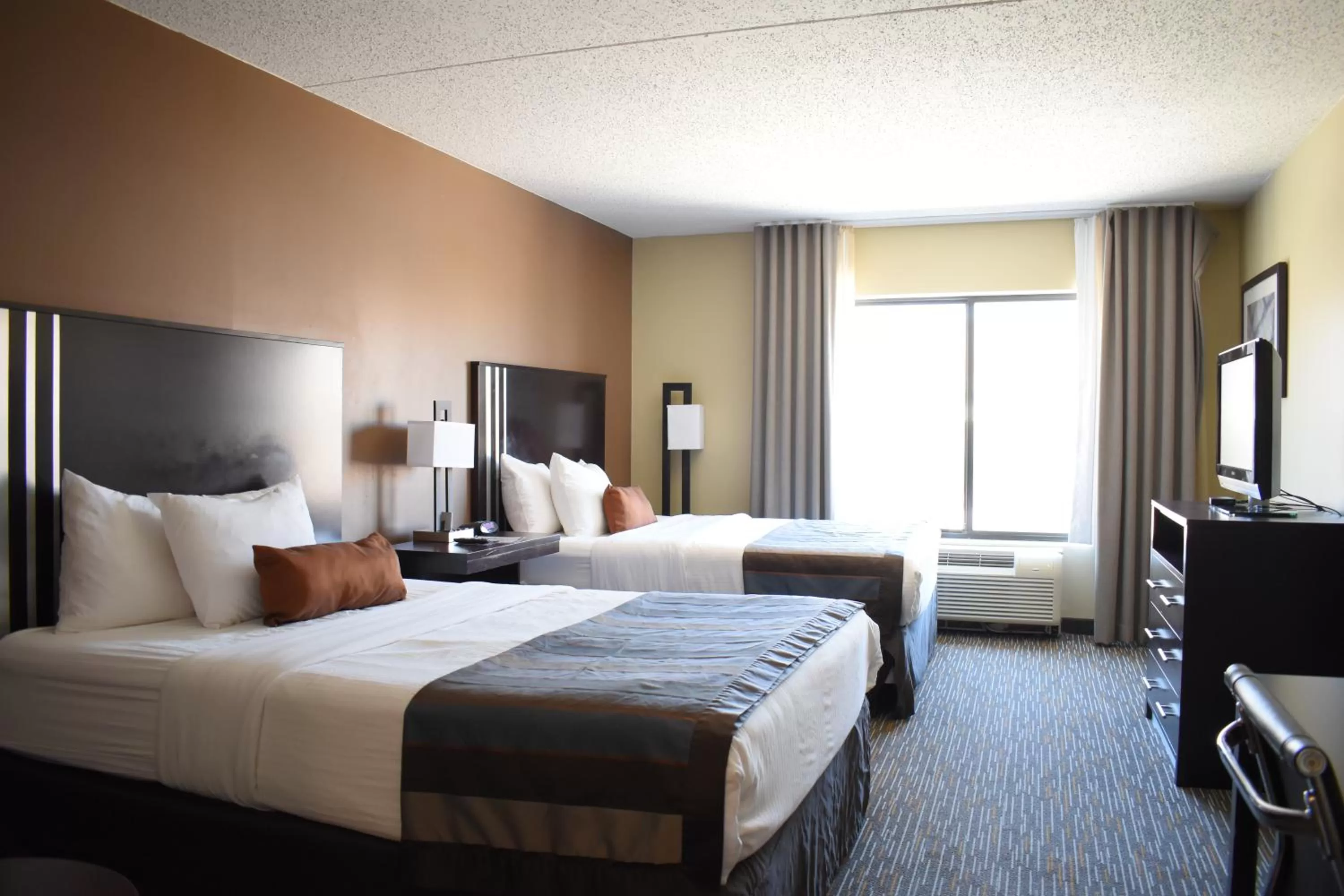 Photo of the whole room, Bed in Wingate by Wyndham Oklahoma City Airport