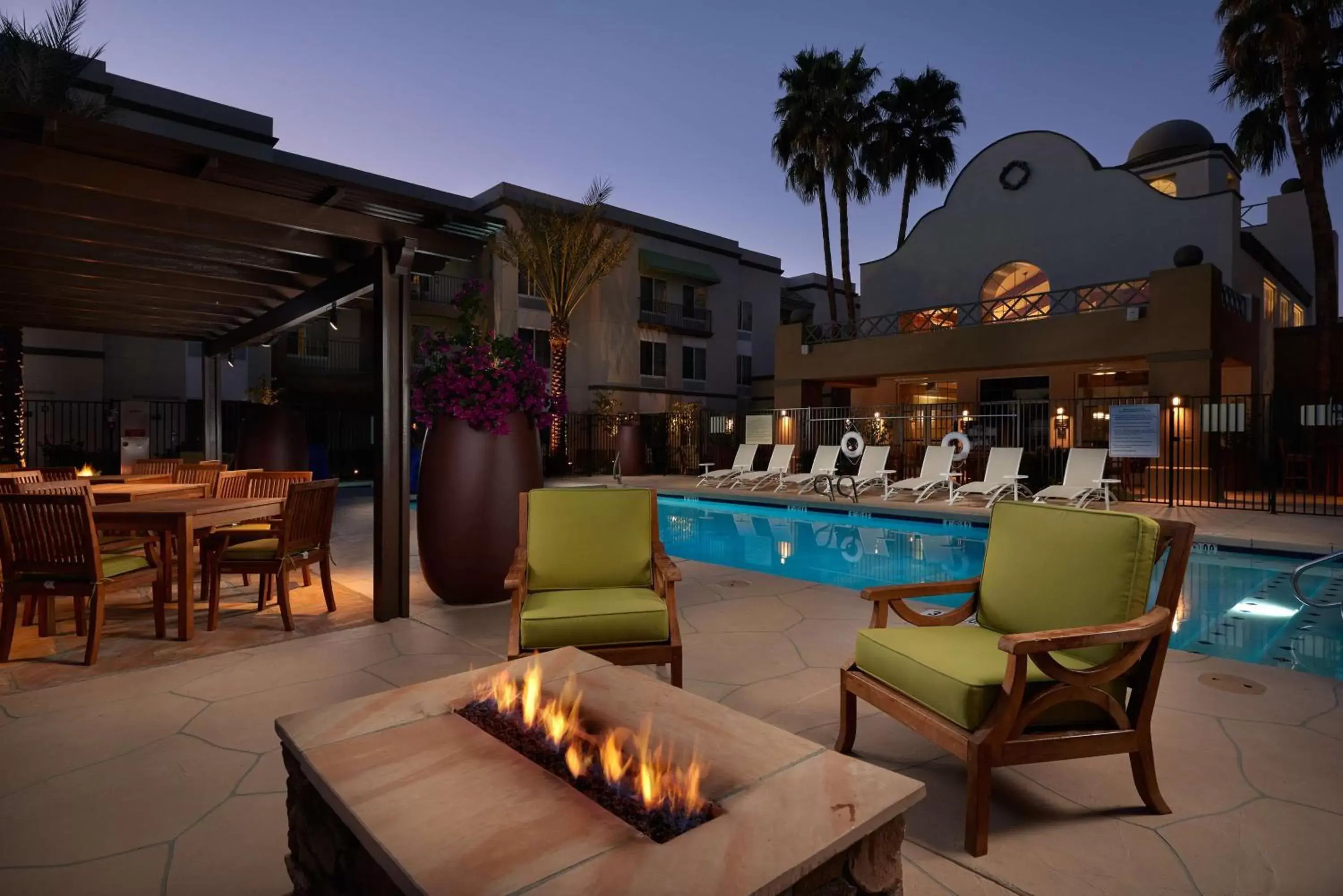 Property building, Restaurant/Places to Eat in Hampton Inn & Suites Phoenix/Scottsdale