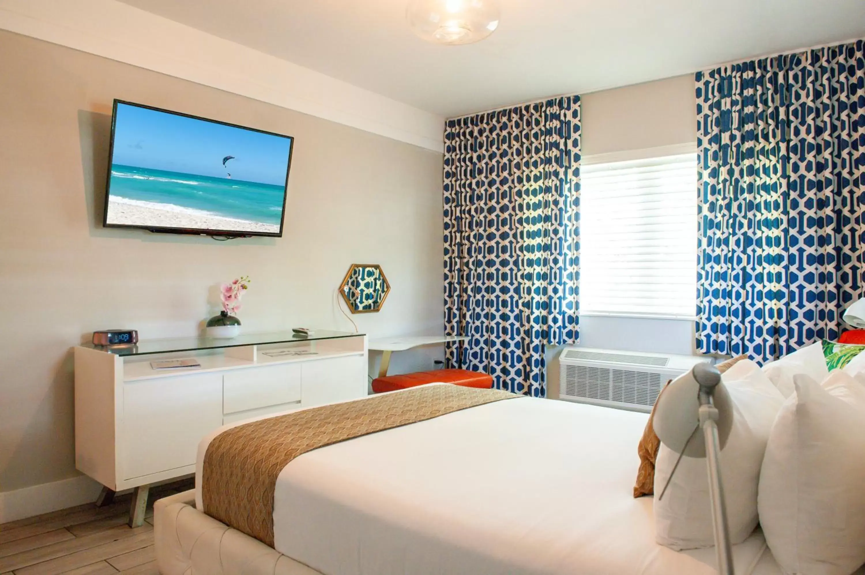 Bed in Oceanside Hotel and Suites