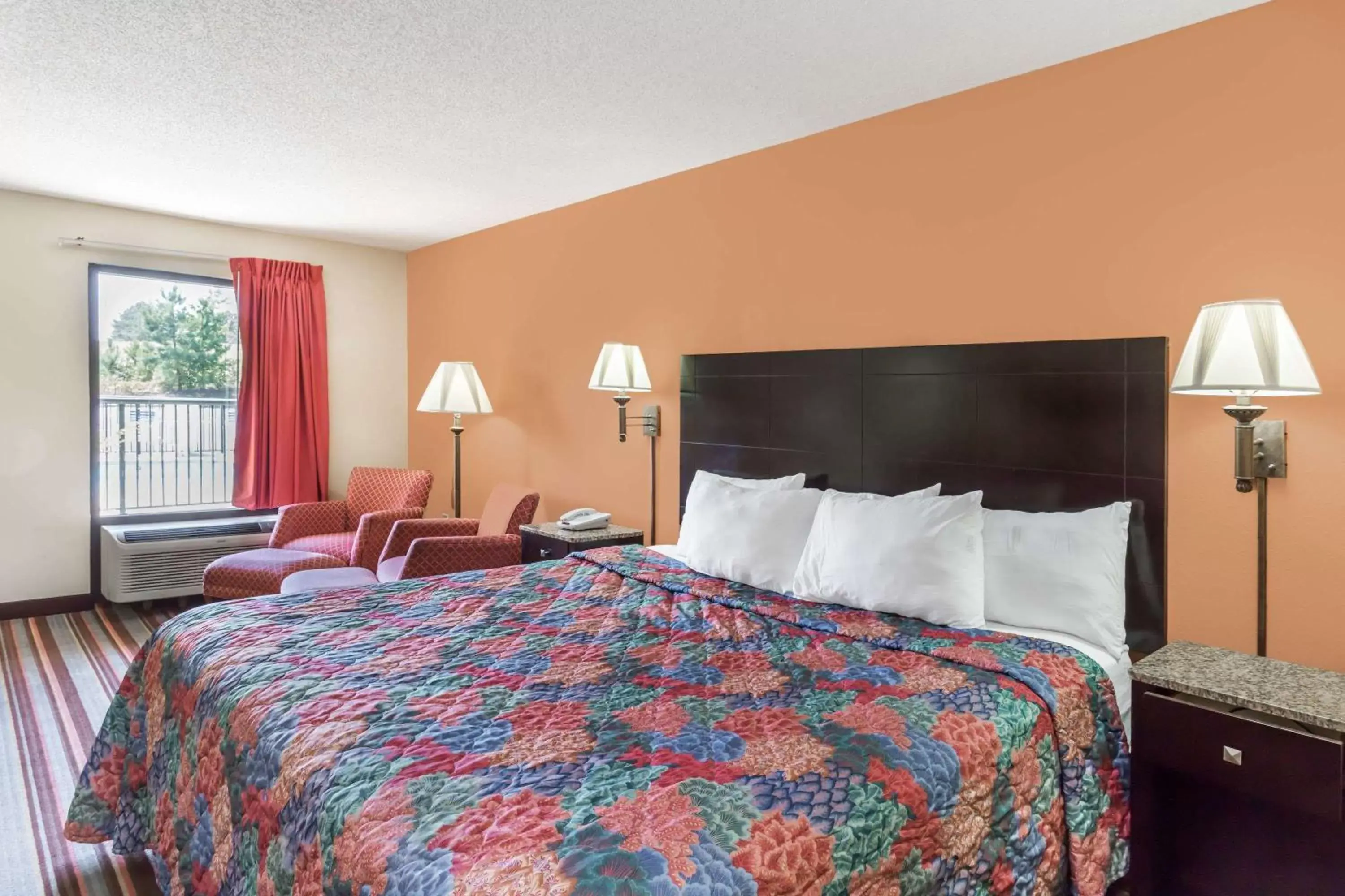Photo of the whole room, Bed in Days Inn by Wyndham Sanford