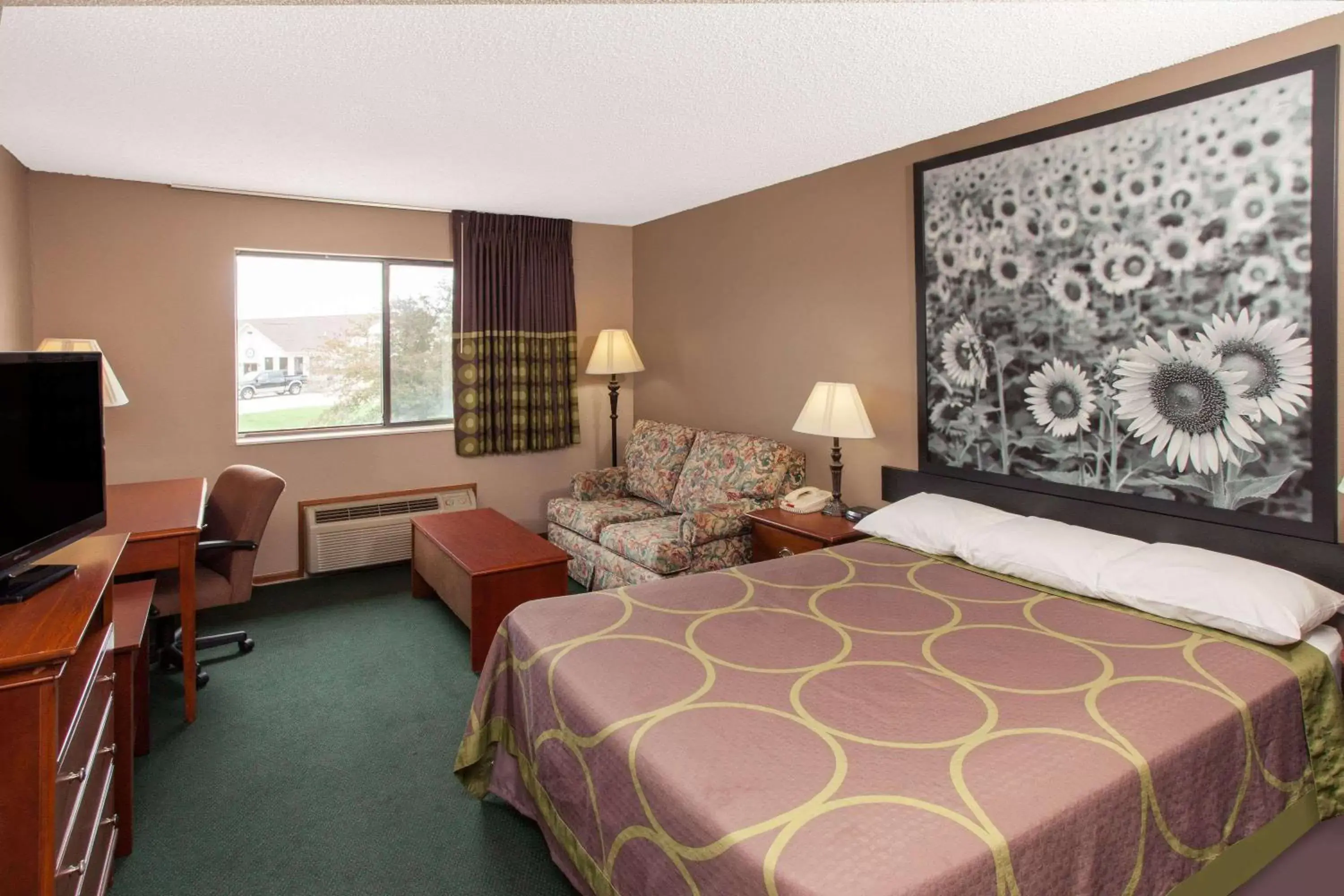 Photo of the whole room, Bed in Super 8 by Wyndham Anamosa IA