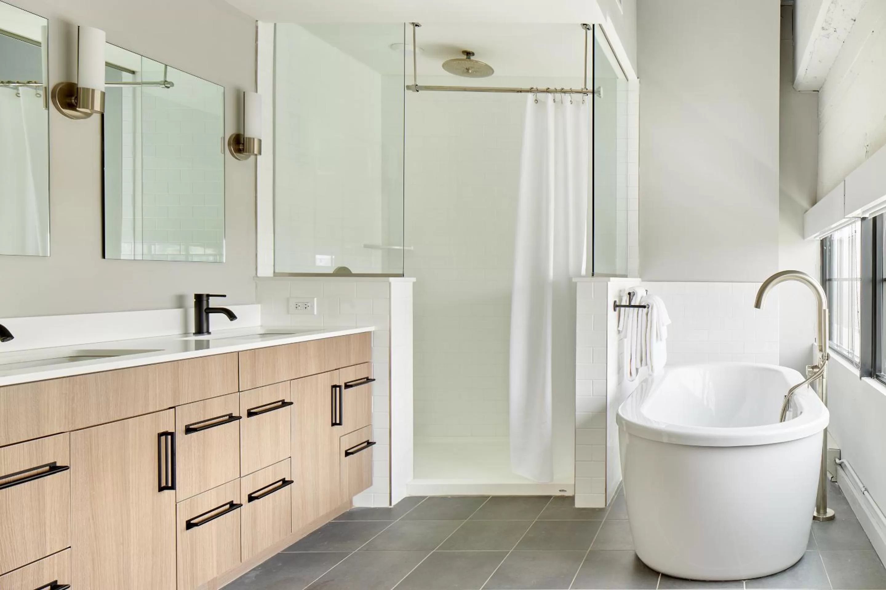 Living room, Bathroom in Sonder The Tidewater