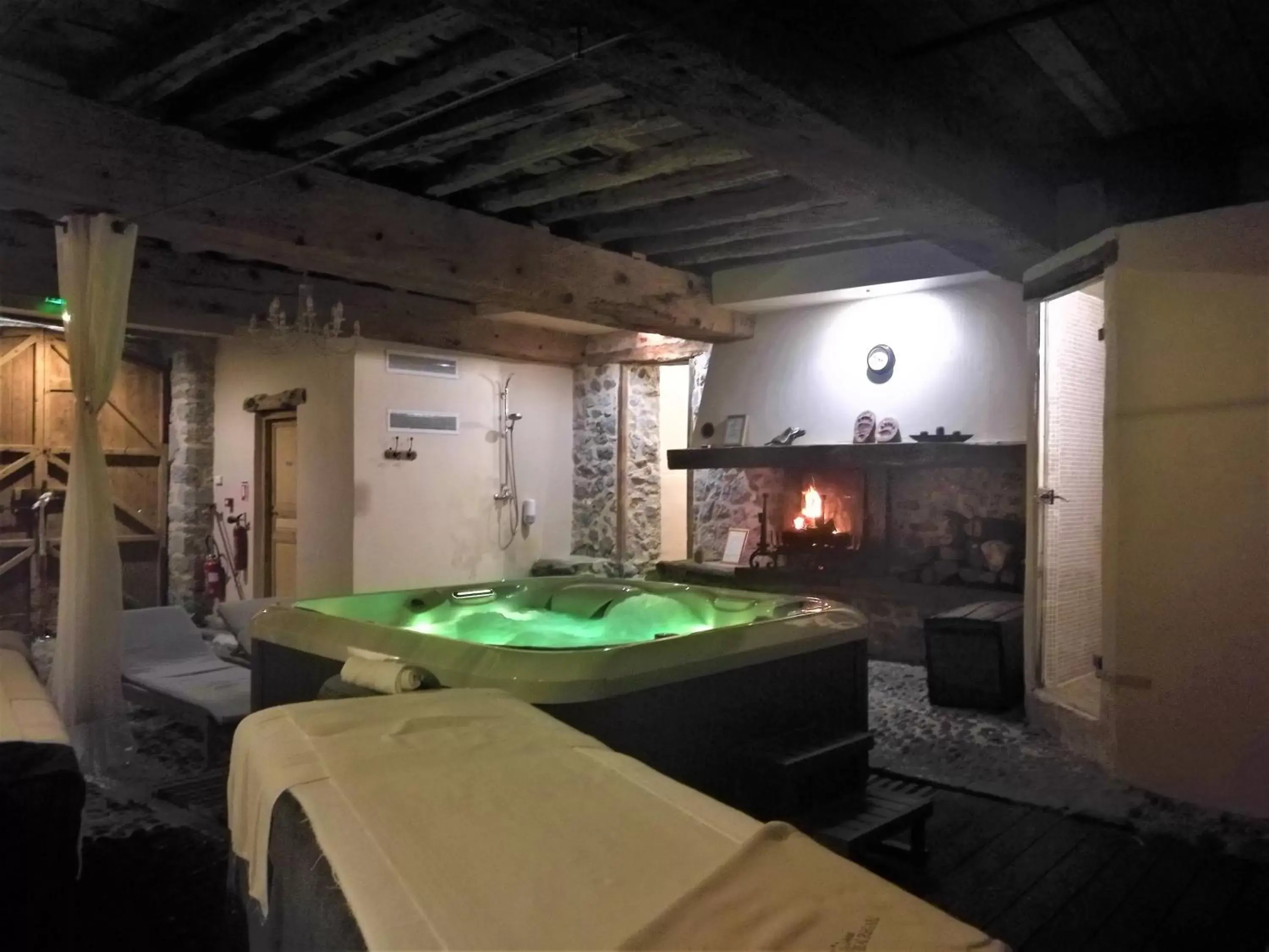 Hot Tub, Spa/Wellness in Hotel Logis - Chateau de Beauregard