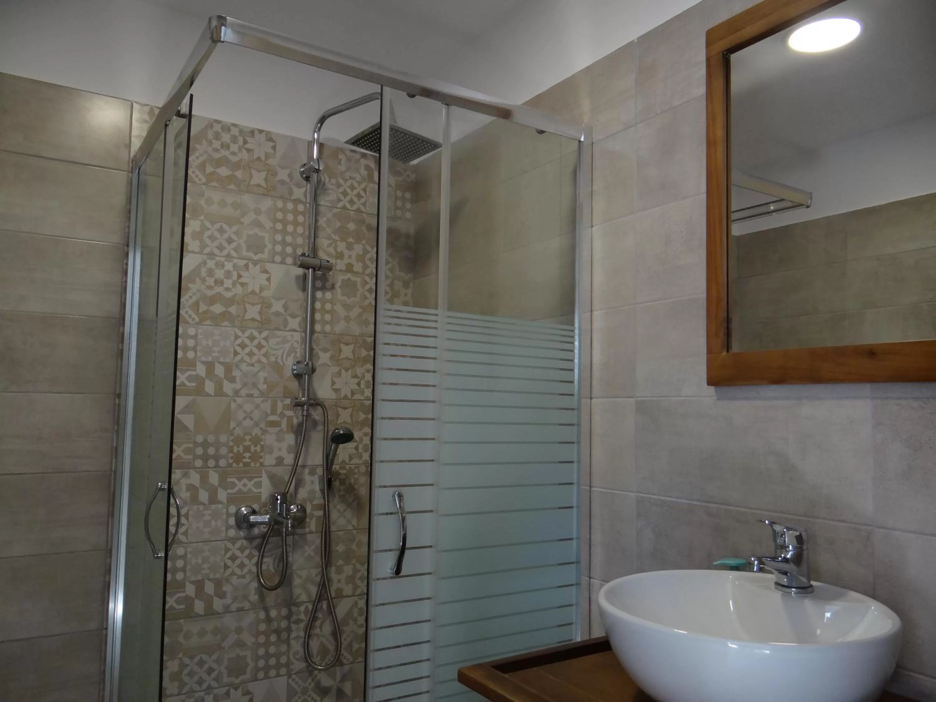 Shower in Apartments Tina FREE transfer from-to the airport