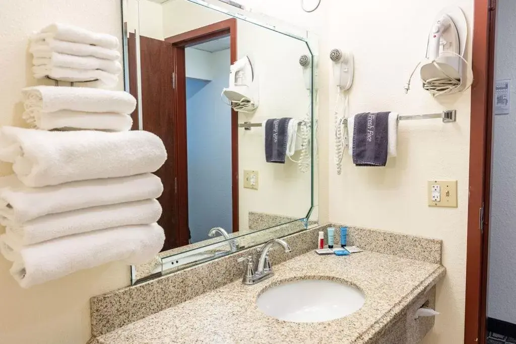 Bathroom in Savannah House Hotel