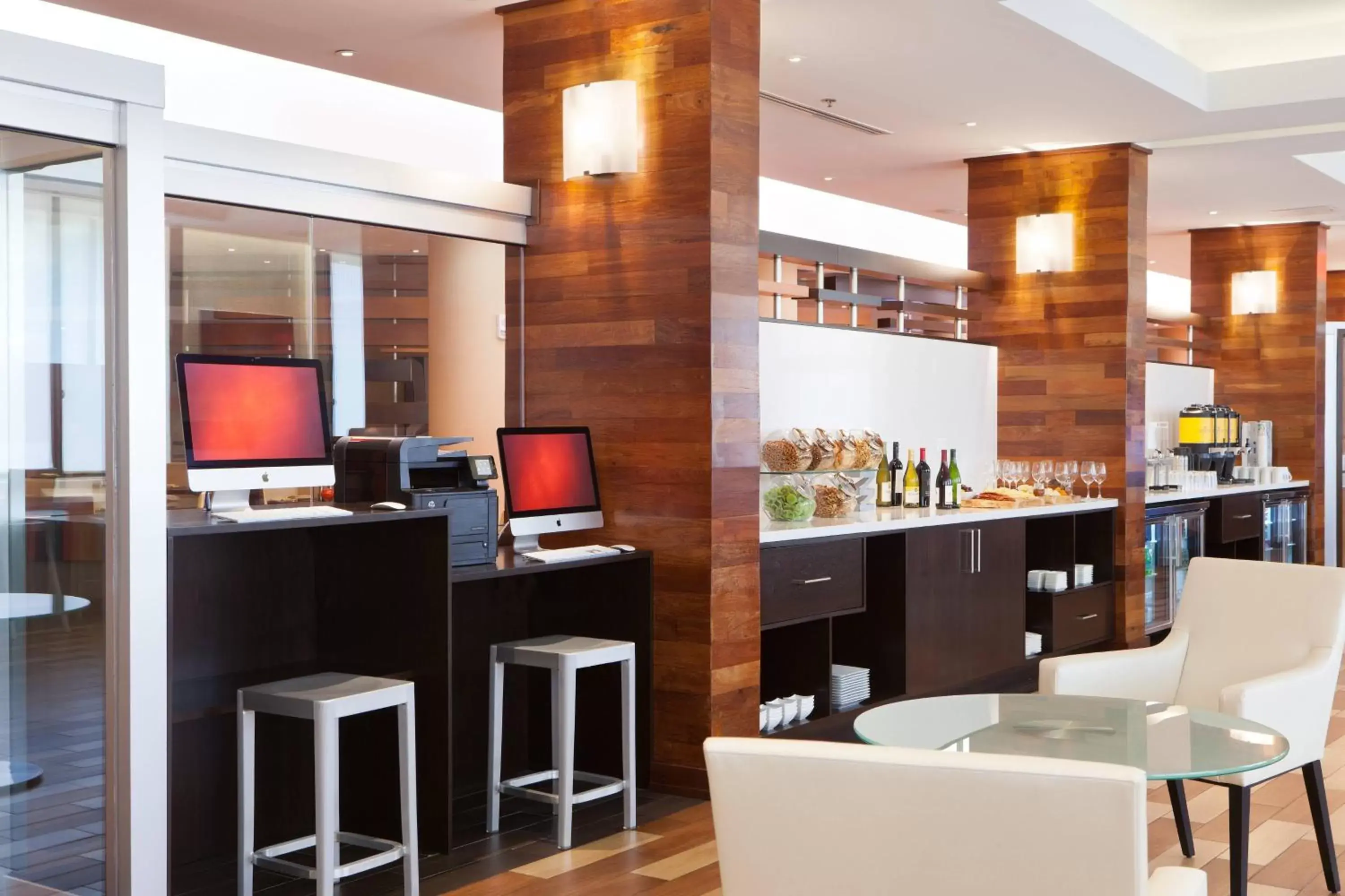 Lounge or bar, Restaurant/Places to Eat in Miami Airport Marriott