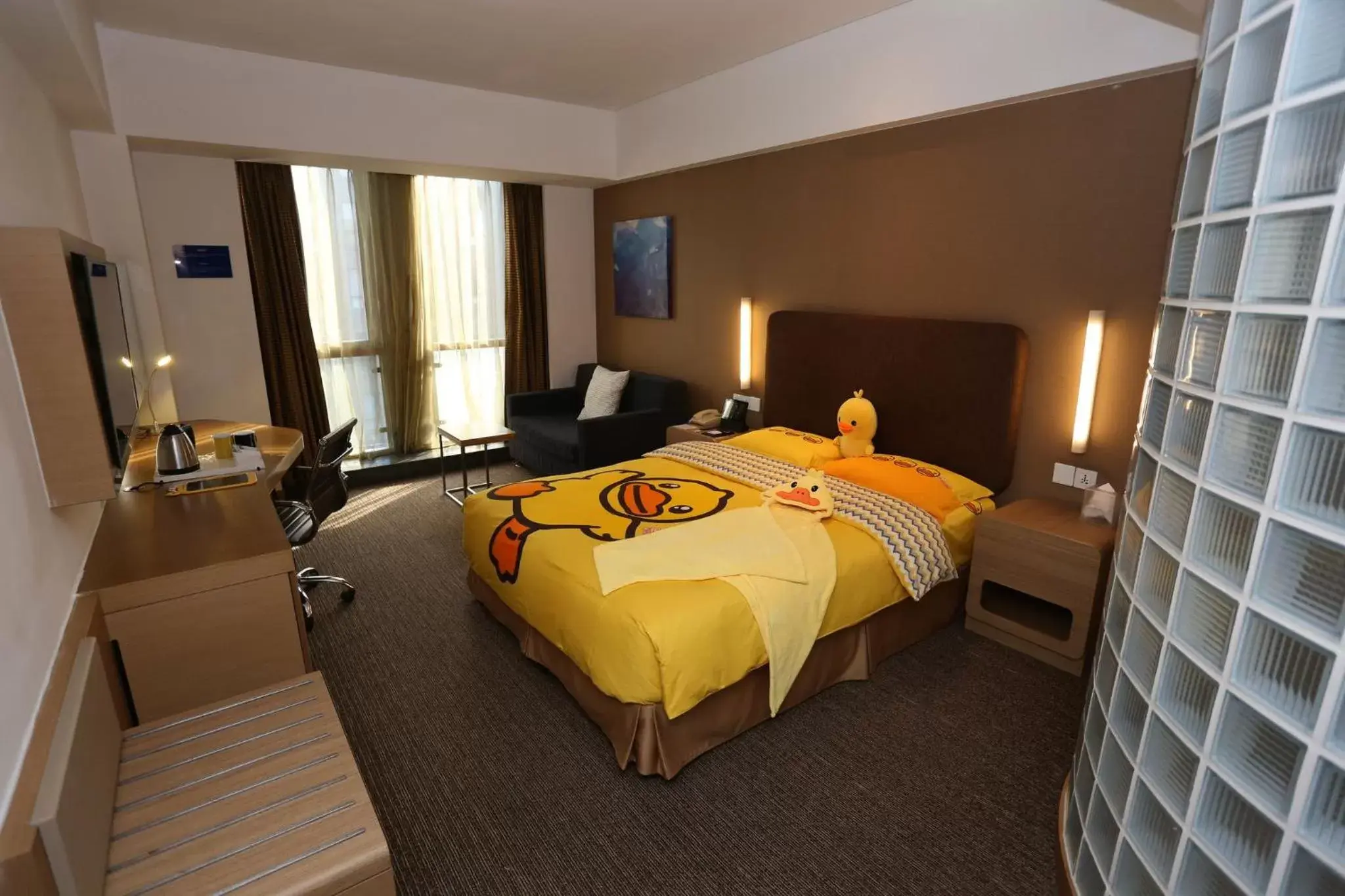 Photo of the whole room, Bed in Holiday Inn Express Shanghai Jinsha, an IHG Hotel