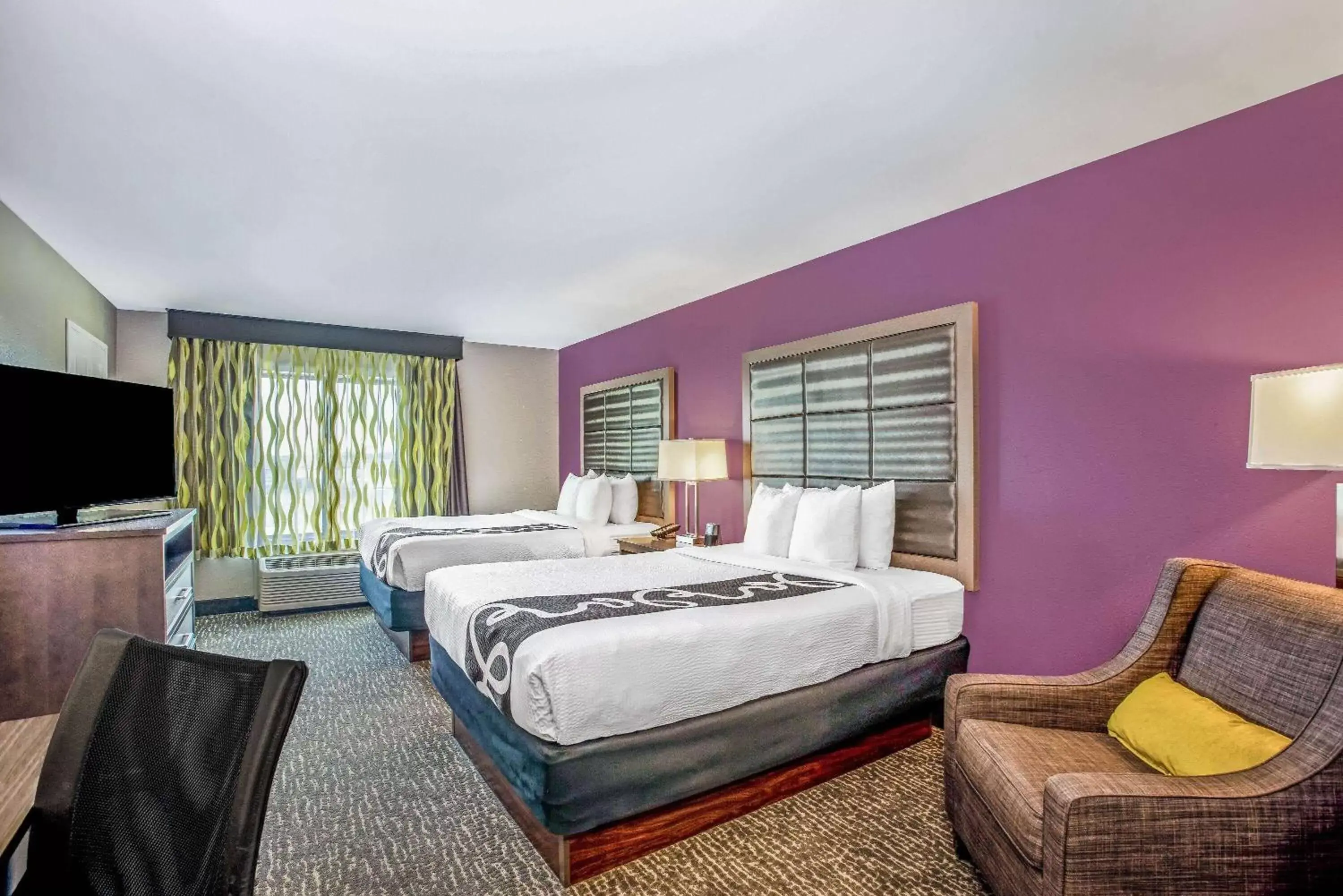 Photo of the whole room, Bed in La Quinta by Wyndham Kearney