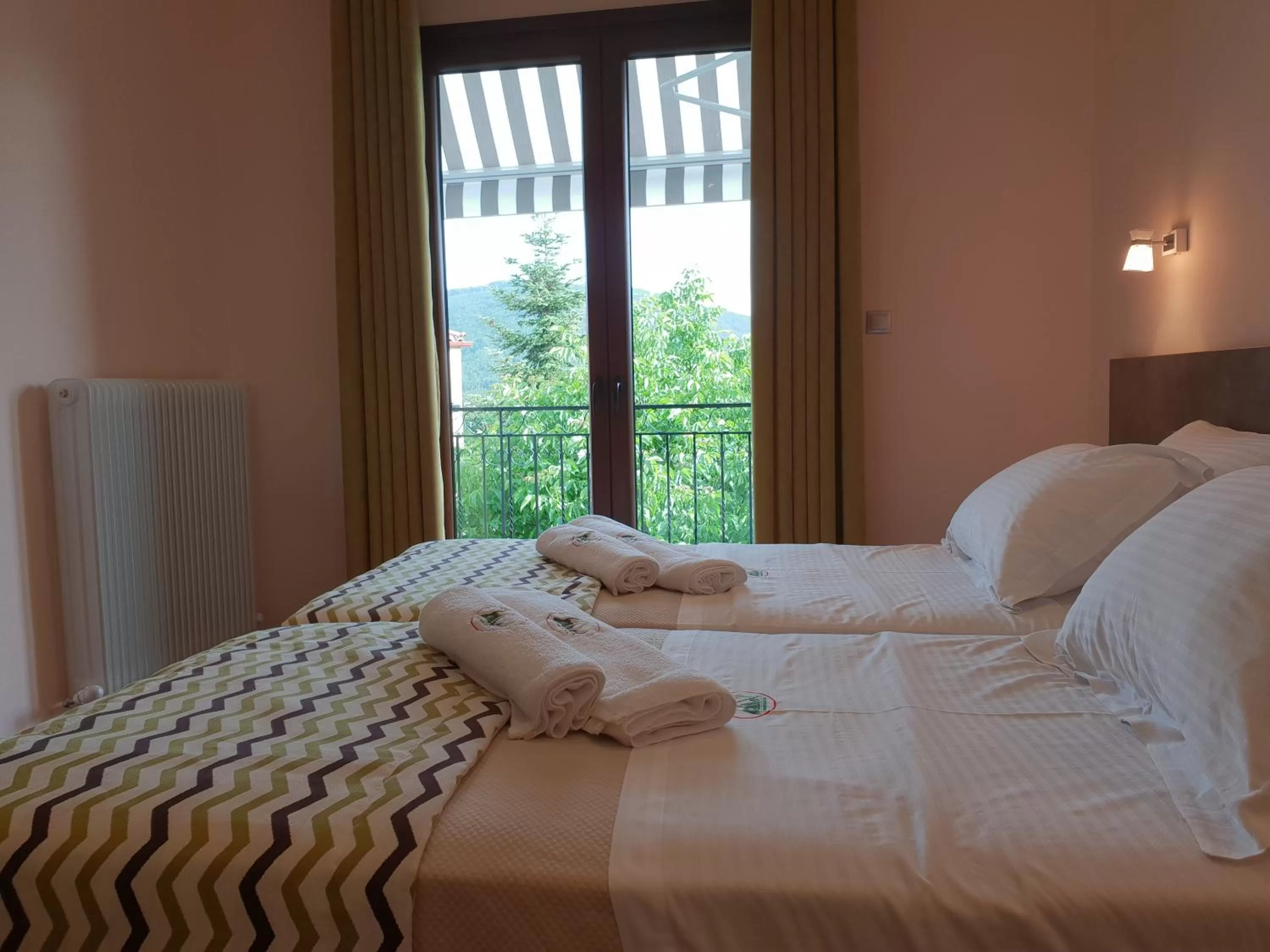 Photo of the whole room, Bed in Mondeus Inn Luxury