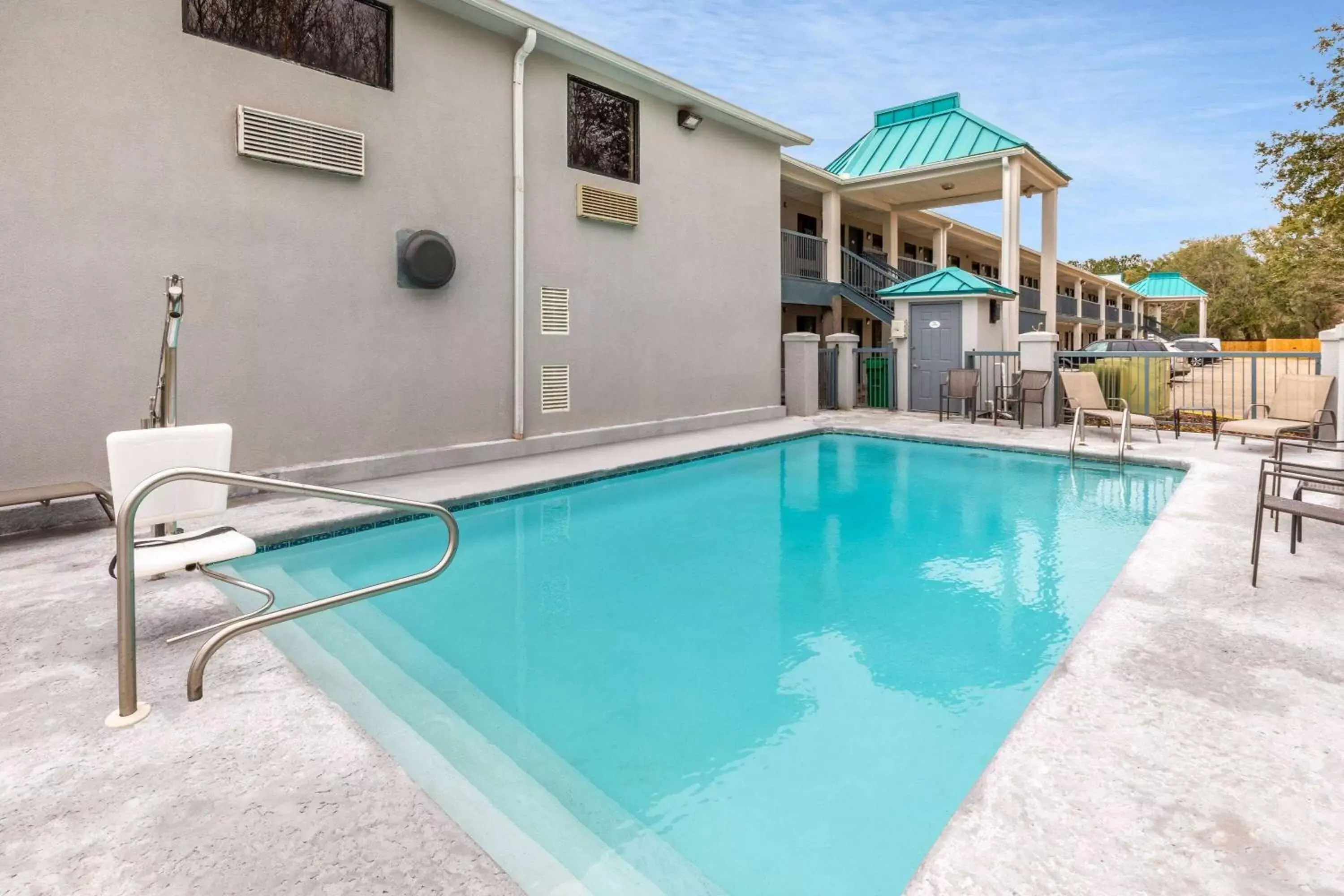 Pool view, Swimming Pool in Baymont by Wyndham Biloxi - Ocean Springs