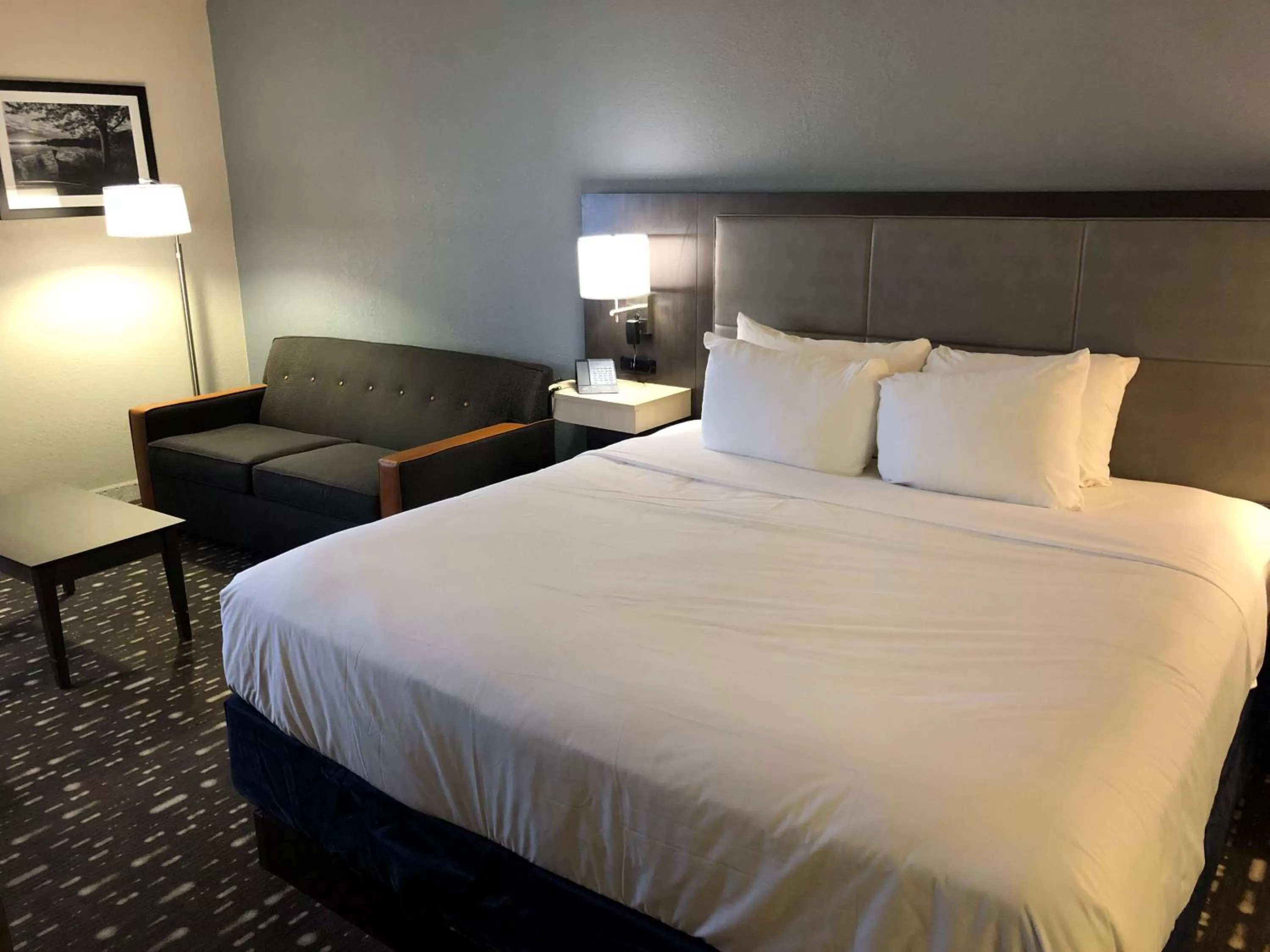 Photo of the whole room, Bed in Country Inn & Suites by Radisson, Auburn, IN