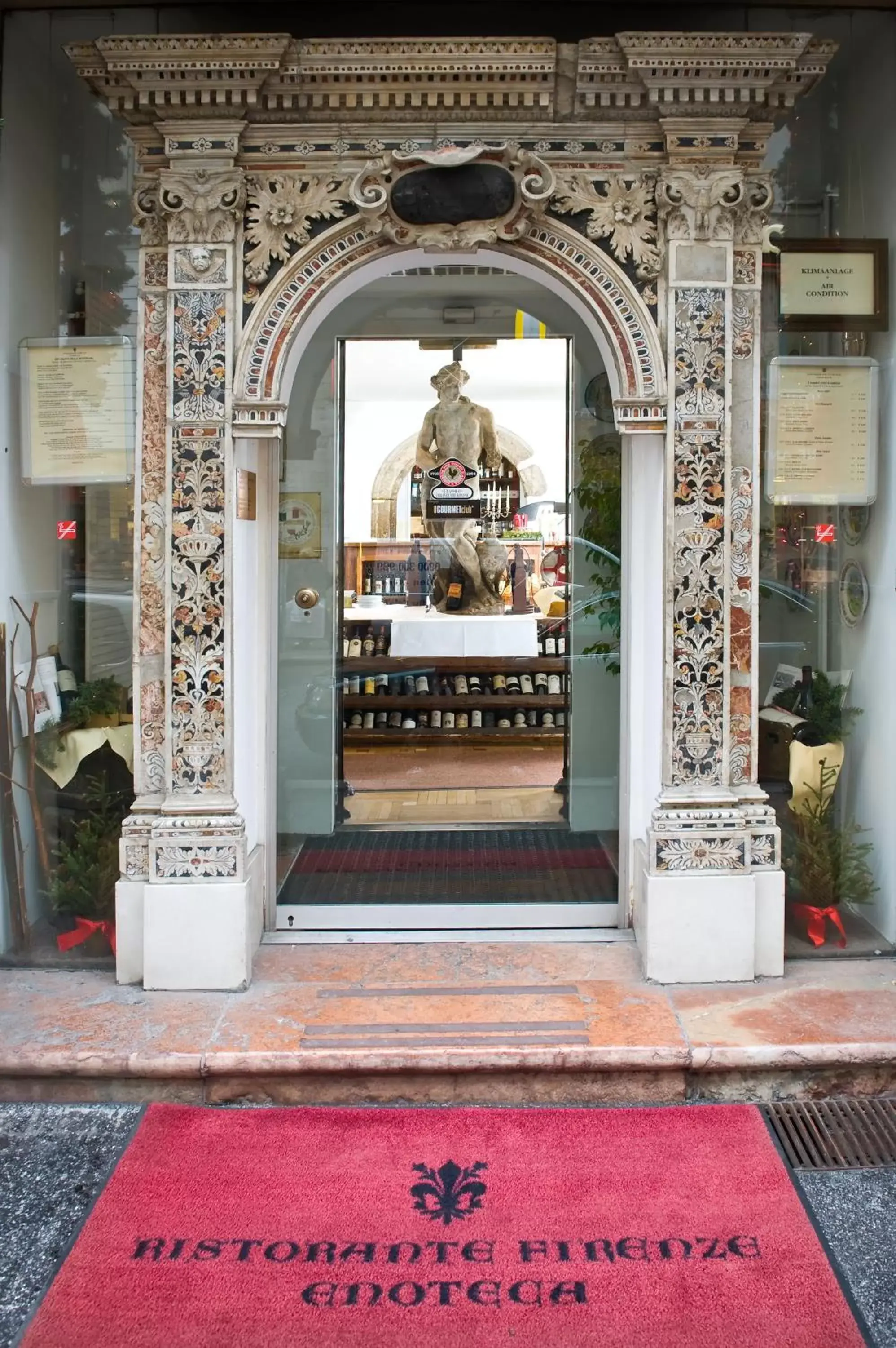 Restaurant/places to eat in Hotel Royal Restaurant/places to eat in Hotel Royal