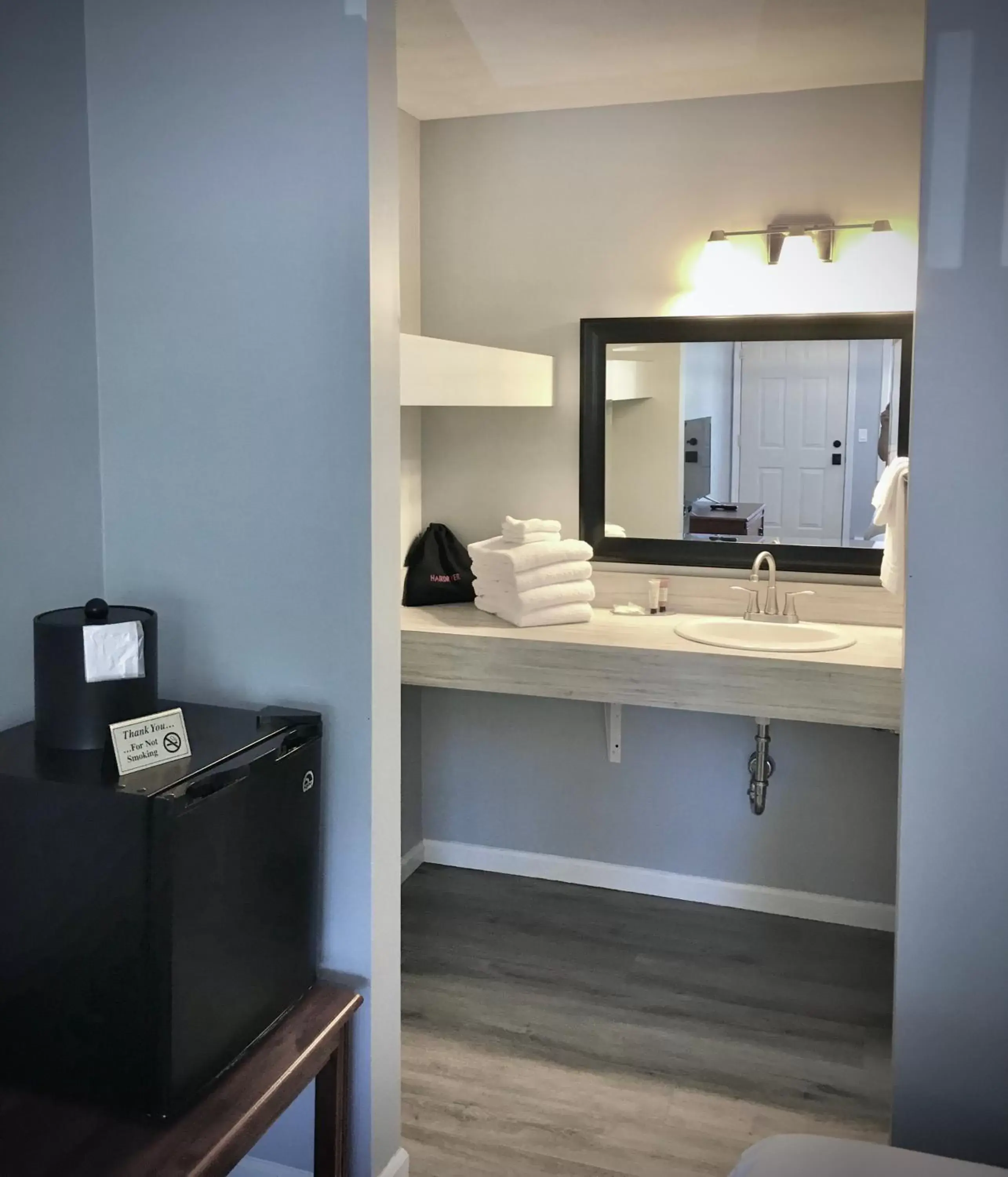 Bathroom in Empire Lakeshore Inn