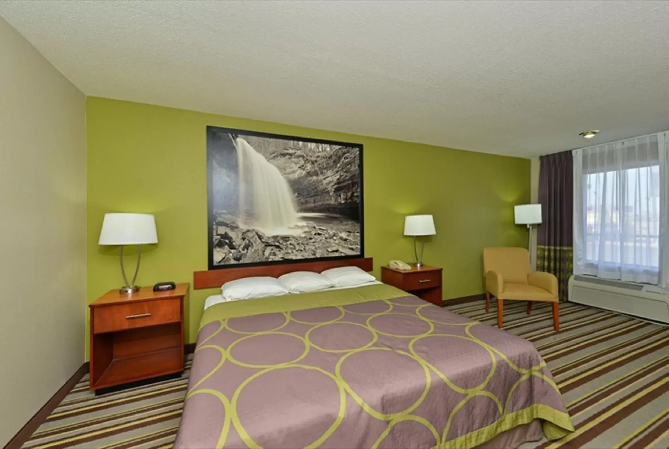 King Room - Non-Smoking in Super 8 by Wyndham Clarksville Northeast