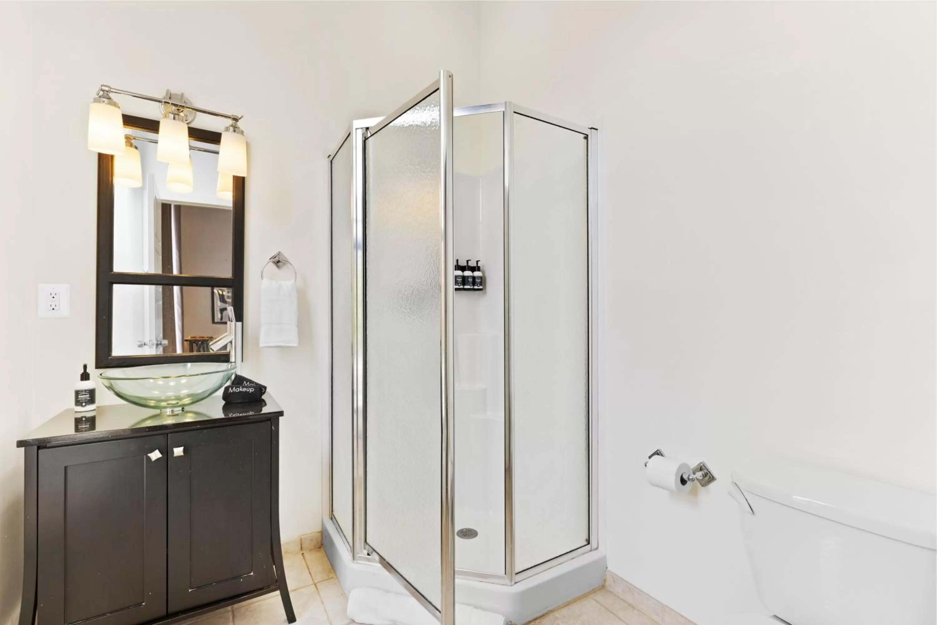 Shower, Bathroom in Brexton Hotel