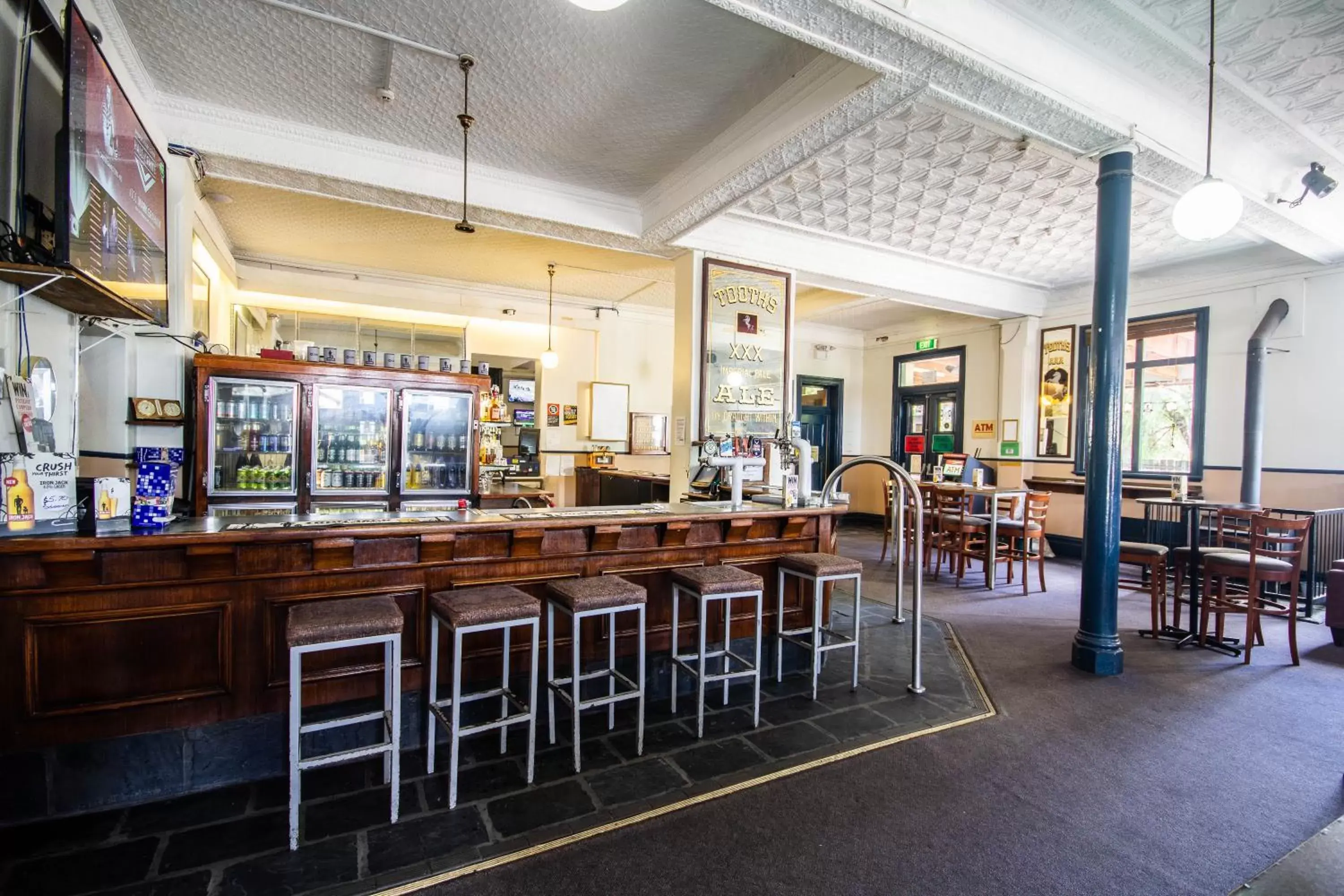 Lounge or bar, Lounge/Bar in Bellbird Hotel