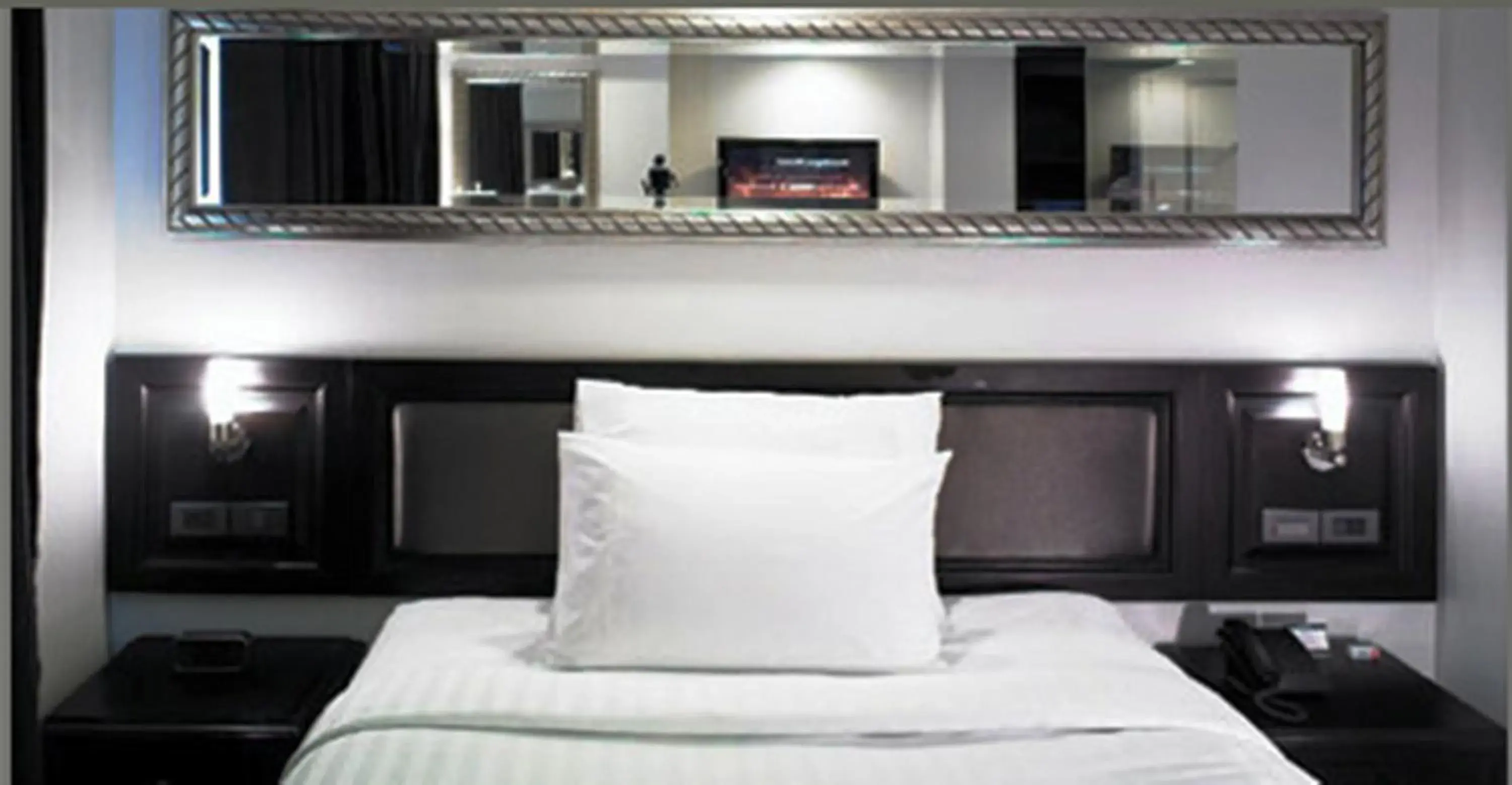 Bed in Gulliver's Tavern Hotel Bed in Gulliver's Tavern Hotel