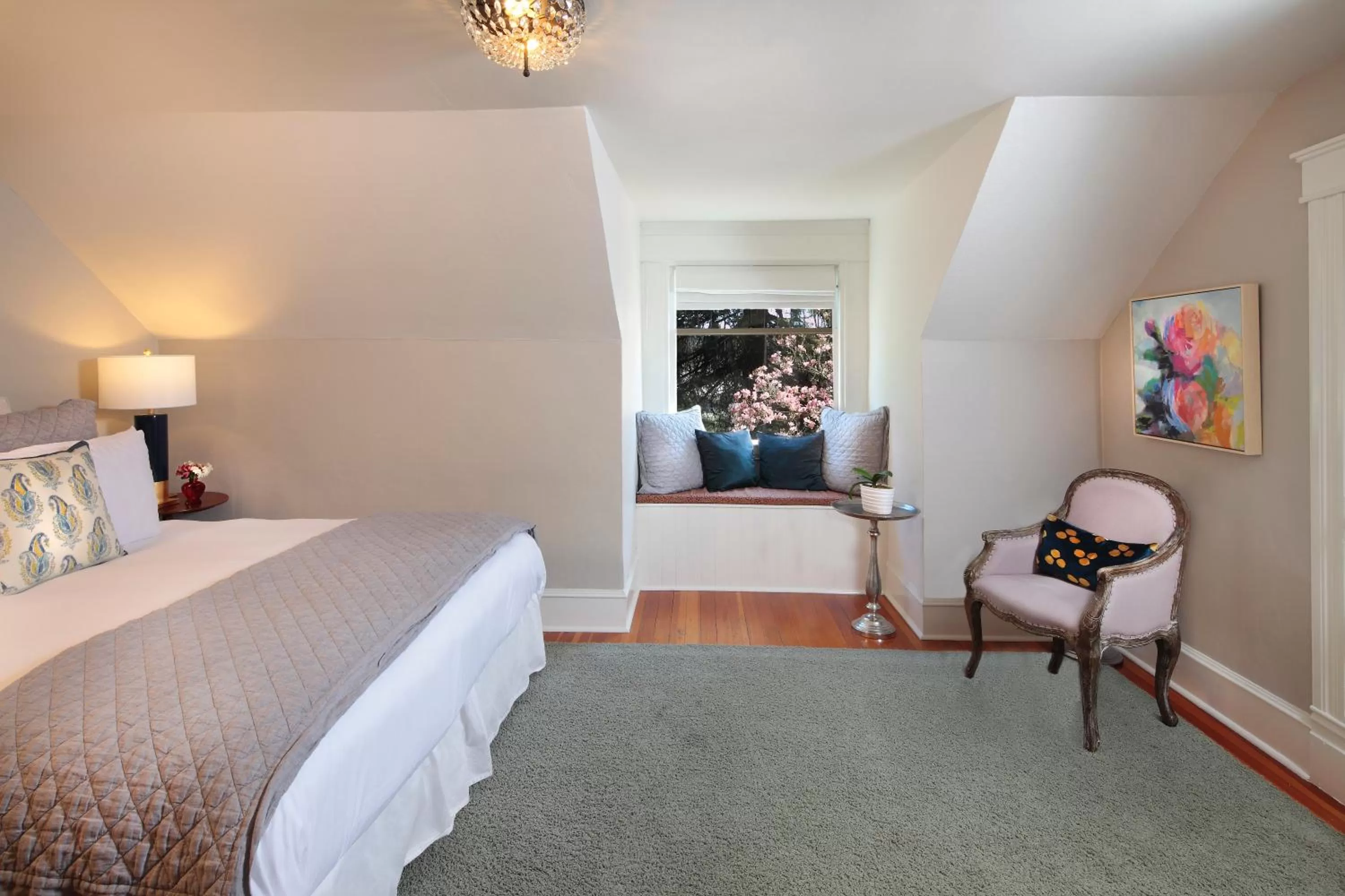 Photo of the whole room in Calderwood Inn