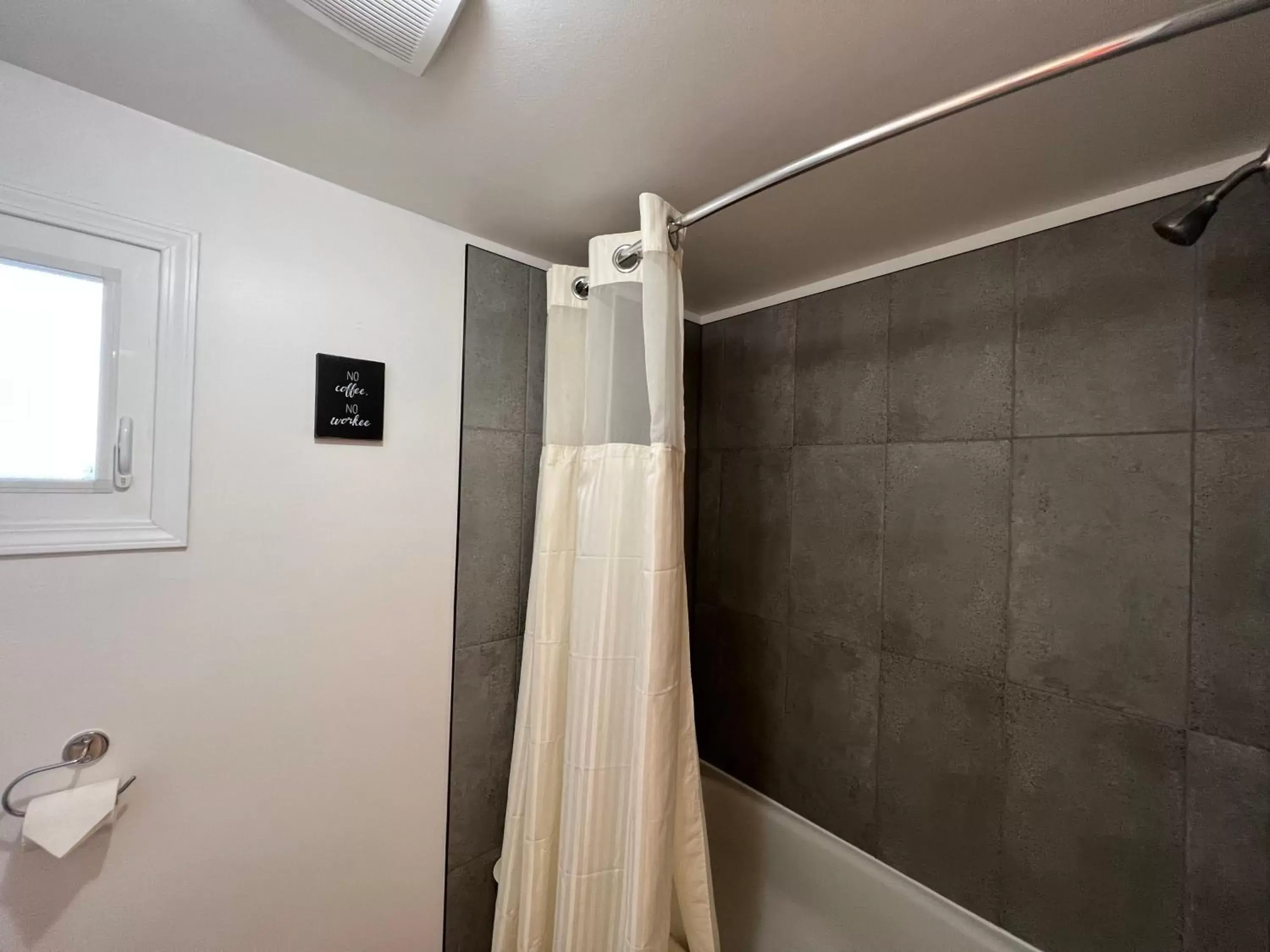 Shower, Bathroom in Villa Motel