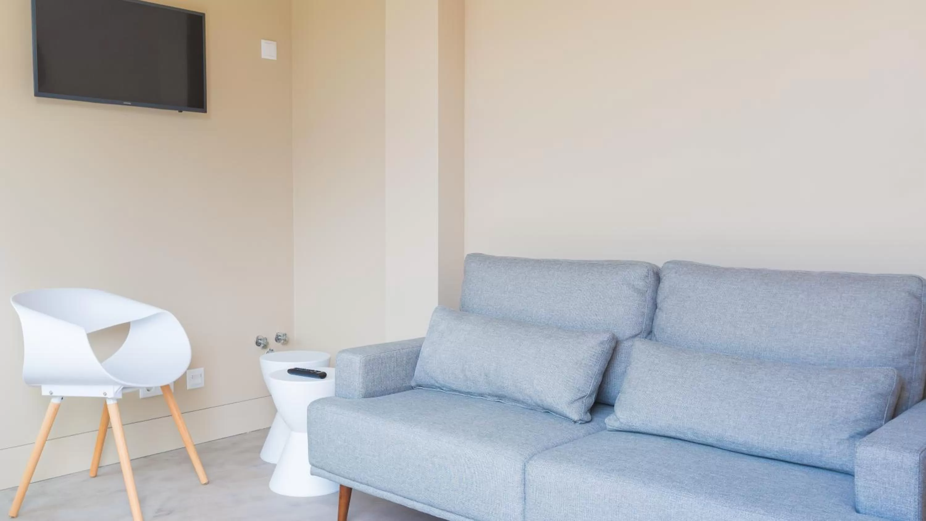 Communal lounge/ TV room in Braga Heritage Lofts