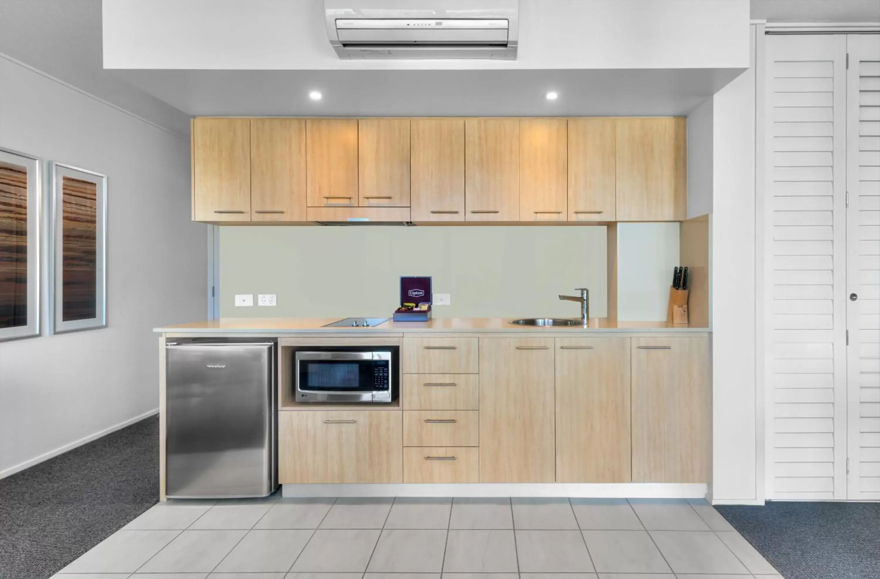 Kitchen or kitchenette, Kitchen/Kitchenette in Ramada Hotel & Suites by Wyndham Ballina Byron