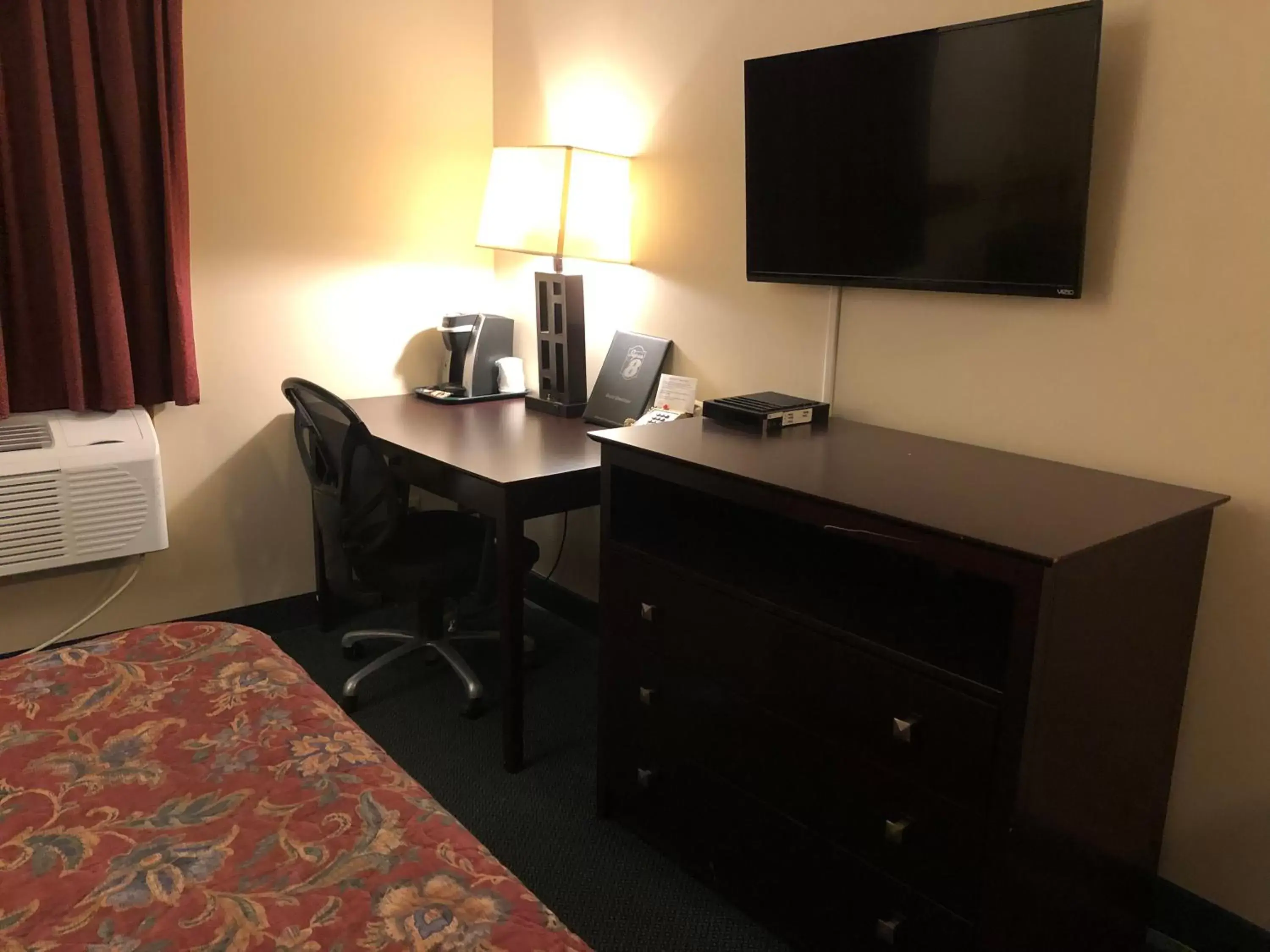 TV and multimedia, TV/Entertainment Center in Super 8 by Wyndham Superior WI