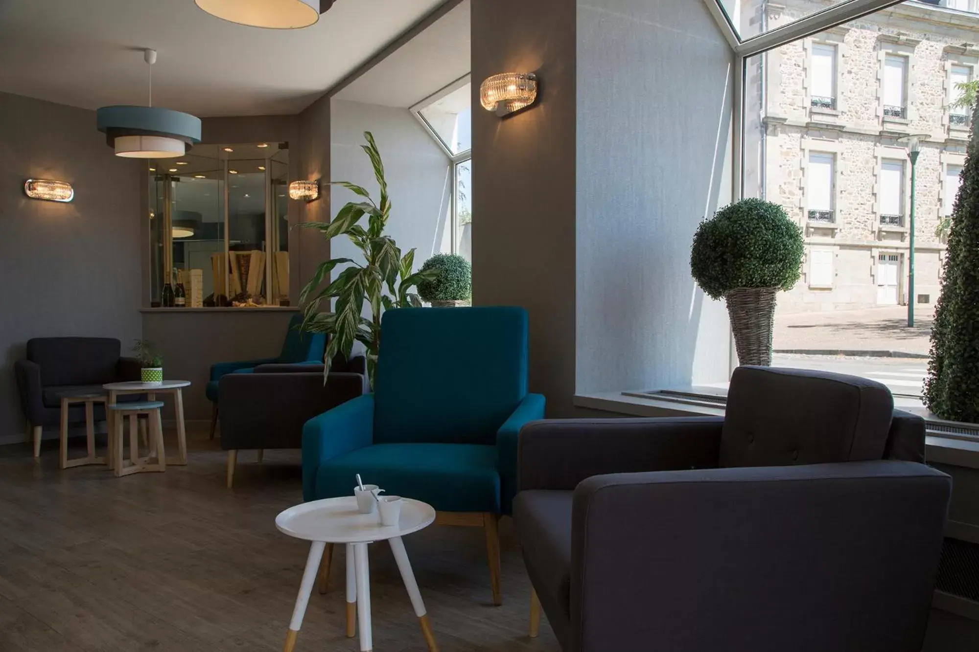 Lobby or reception, Seating Area in The Originals City, Hôtel Le Boeuf Rouge, Limoges (Inter-Hotel)