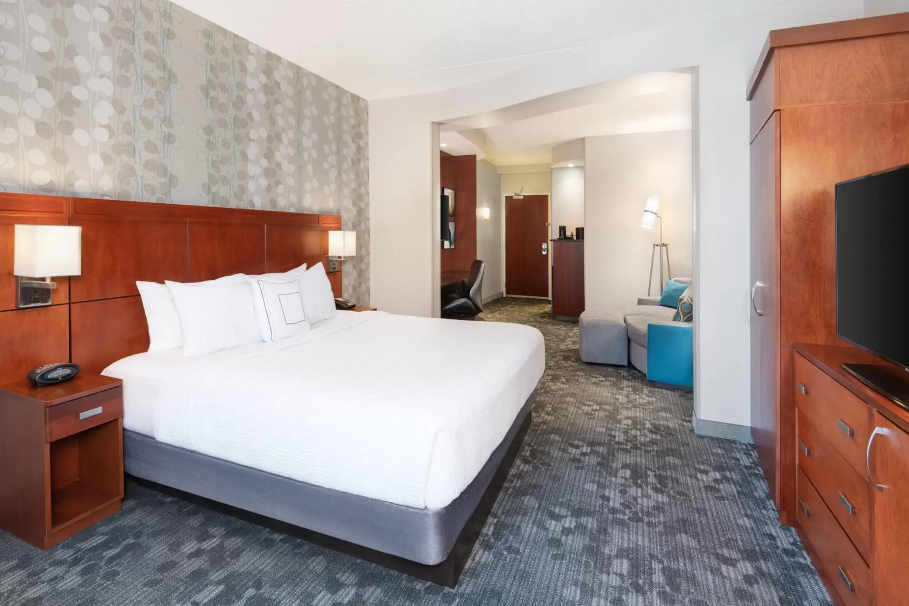 Photo of the whole room, Bed in Courtyard by Marriott Pittsburgh Washington Meadow Lands