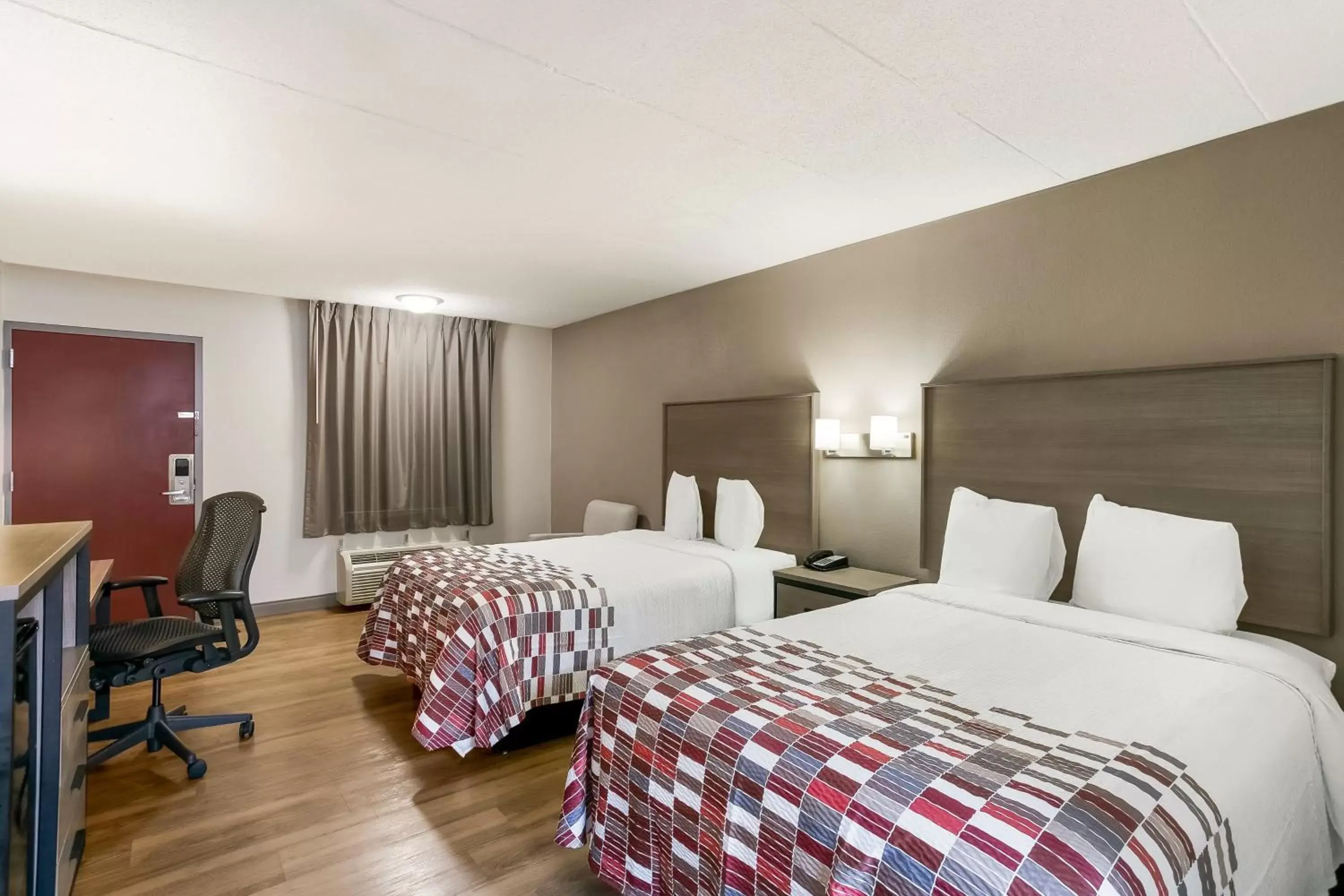 Deluxe Room with Two Double Beds Non-Smoking in Red Roof Inn Baltimore Deluxe Room with Two Double Beds Non-Smoking in Red Roof Inn Baltimore