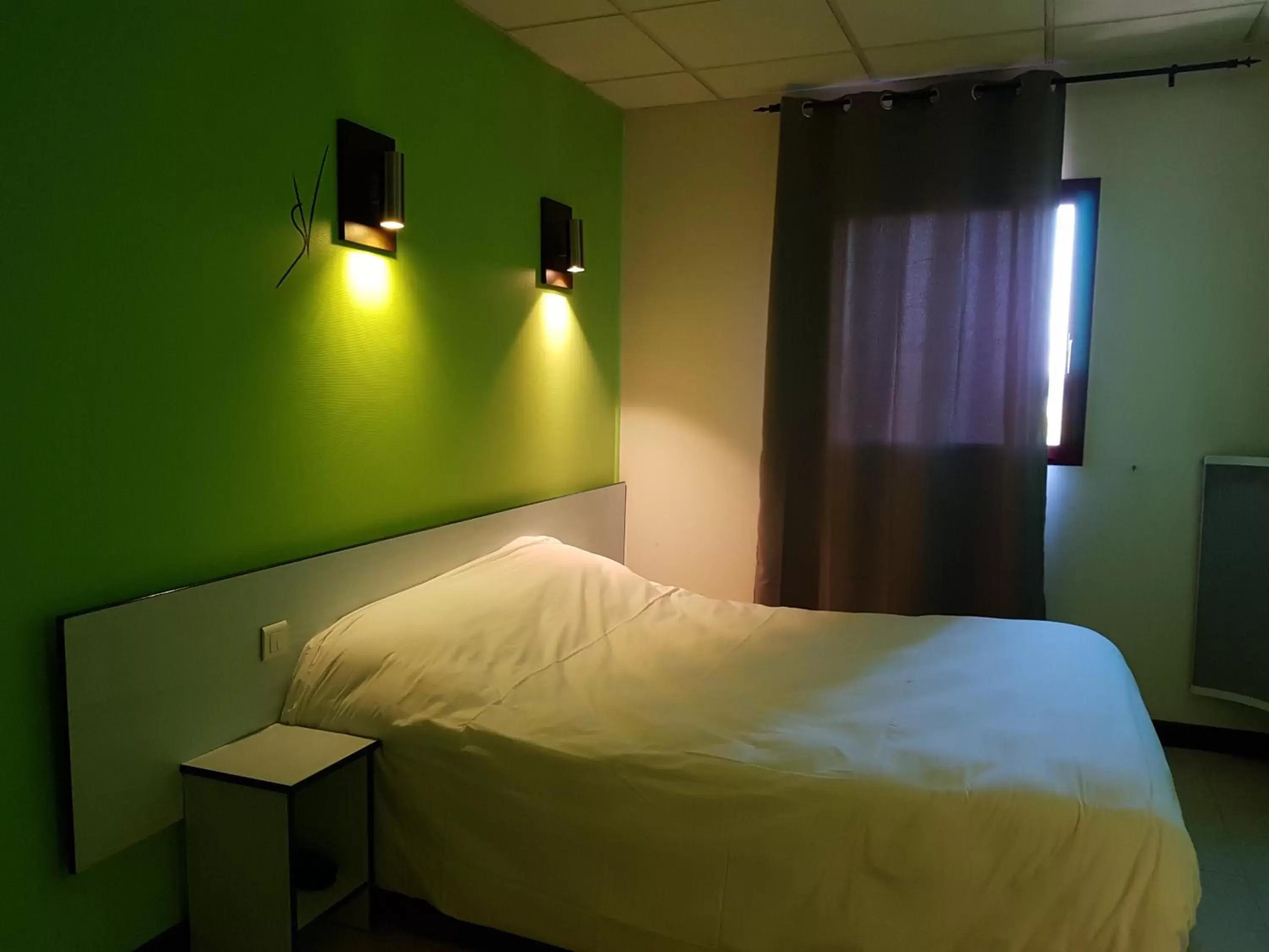 Bedroom, Bed in Hotel Le Saint Vincent Lyon Sud