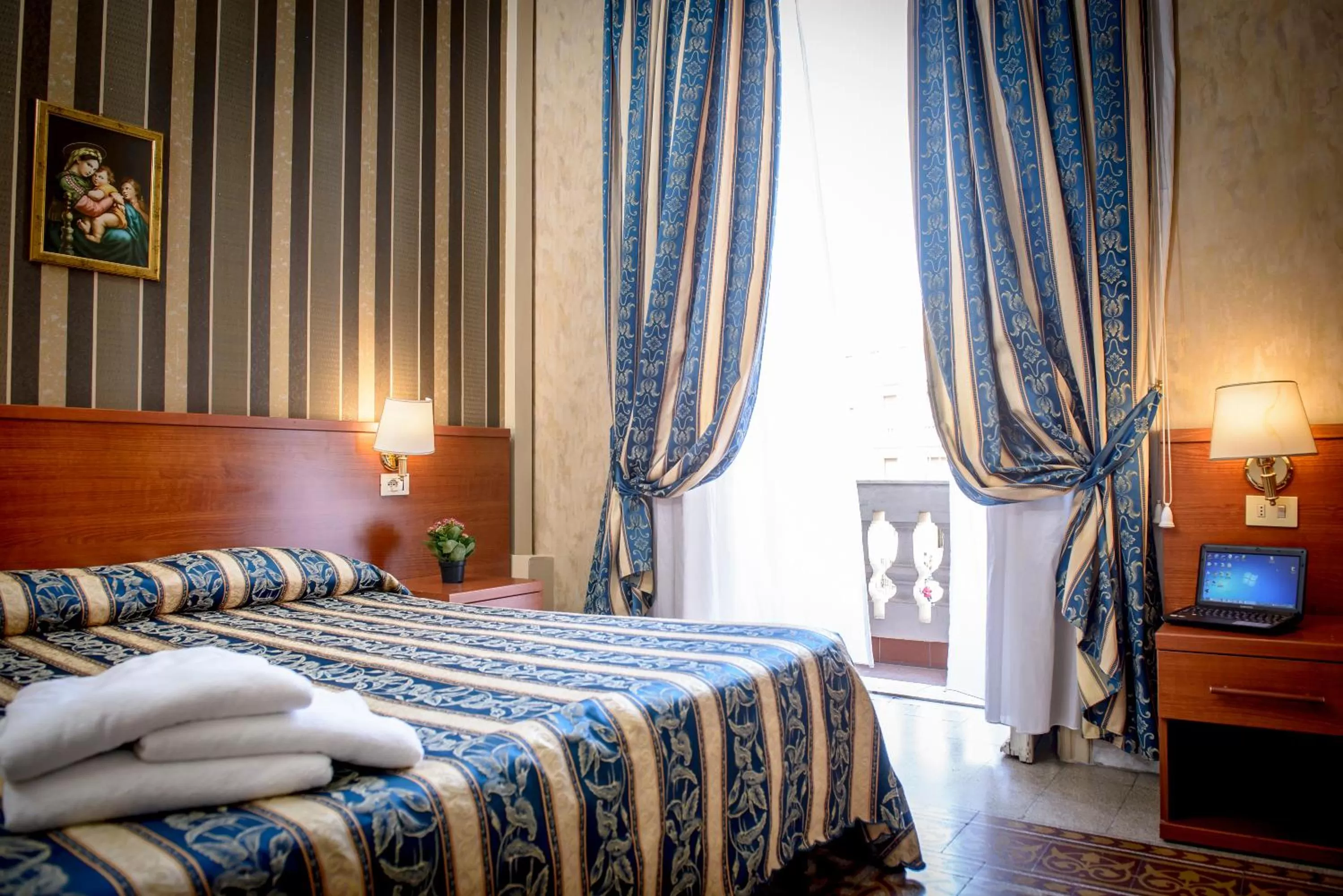 Balcony/Terrace, Bed in Hotel Emmaus