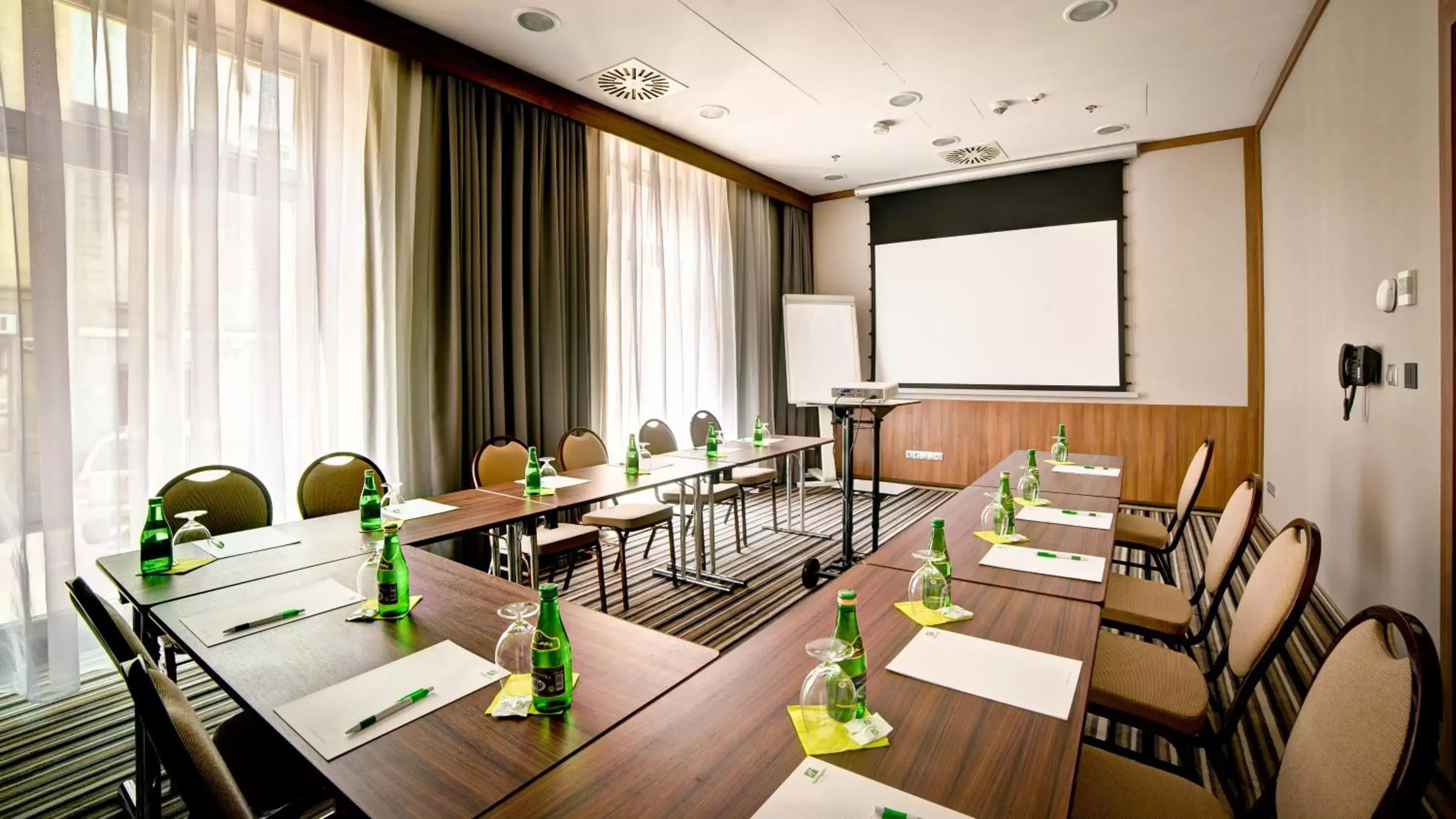 Meeting/conference room in Holiday Inn Krakow City Centre, an IHG Hotel