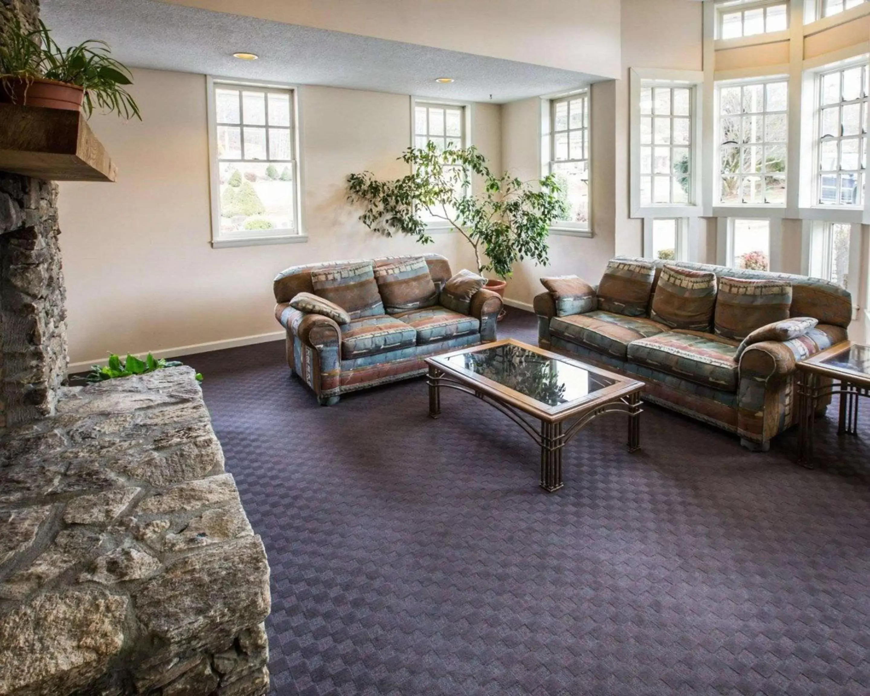 Lobby or reception, Seating Area in Rodeway Inn and Suites on the River