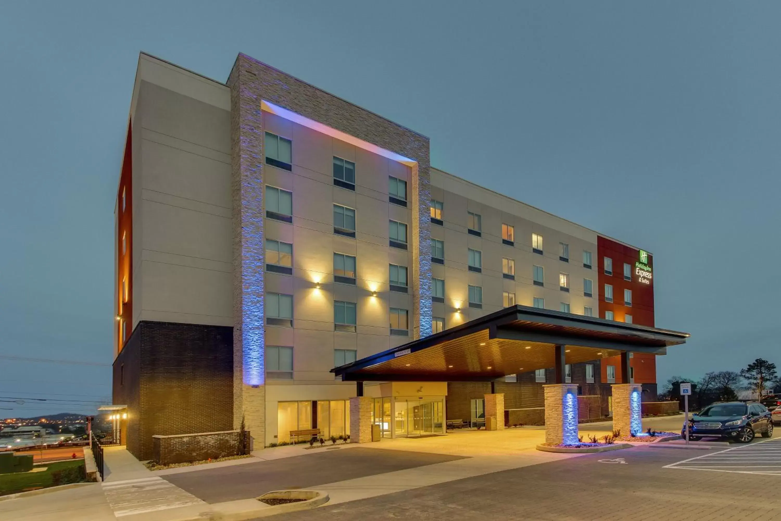 Property Building in Holiday Inn Express & Suites - Nashville MetroCenter Downtown, an IHG Hotel