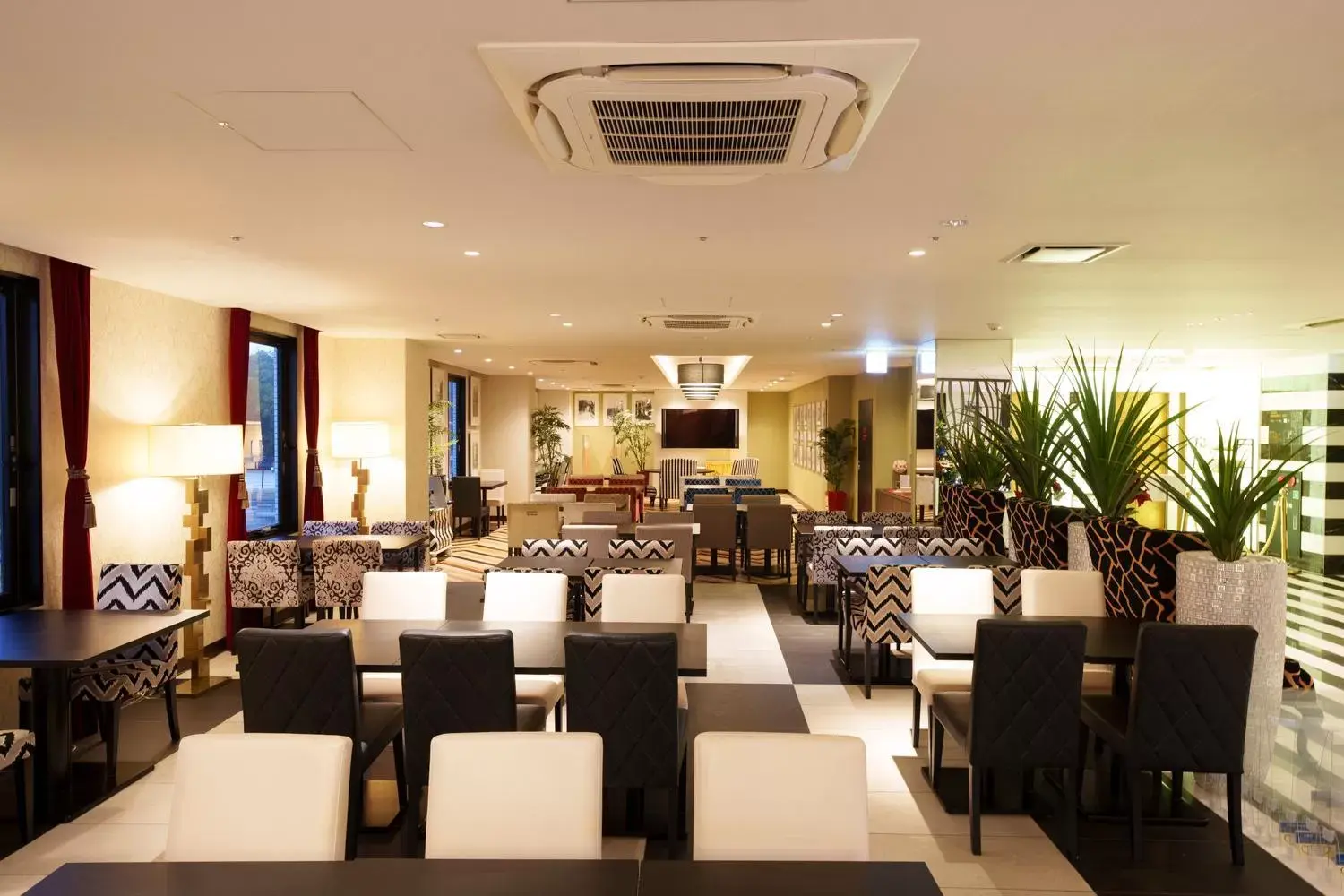 Lounge or bar, Restaurant/Places to Eat in Centurion Hotel Grand Kobe Station