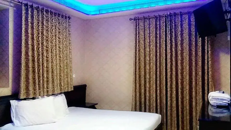 Bed in Hashimi Hotel