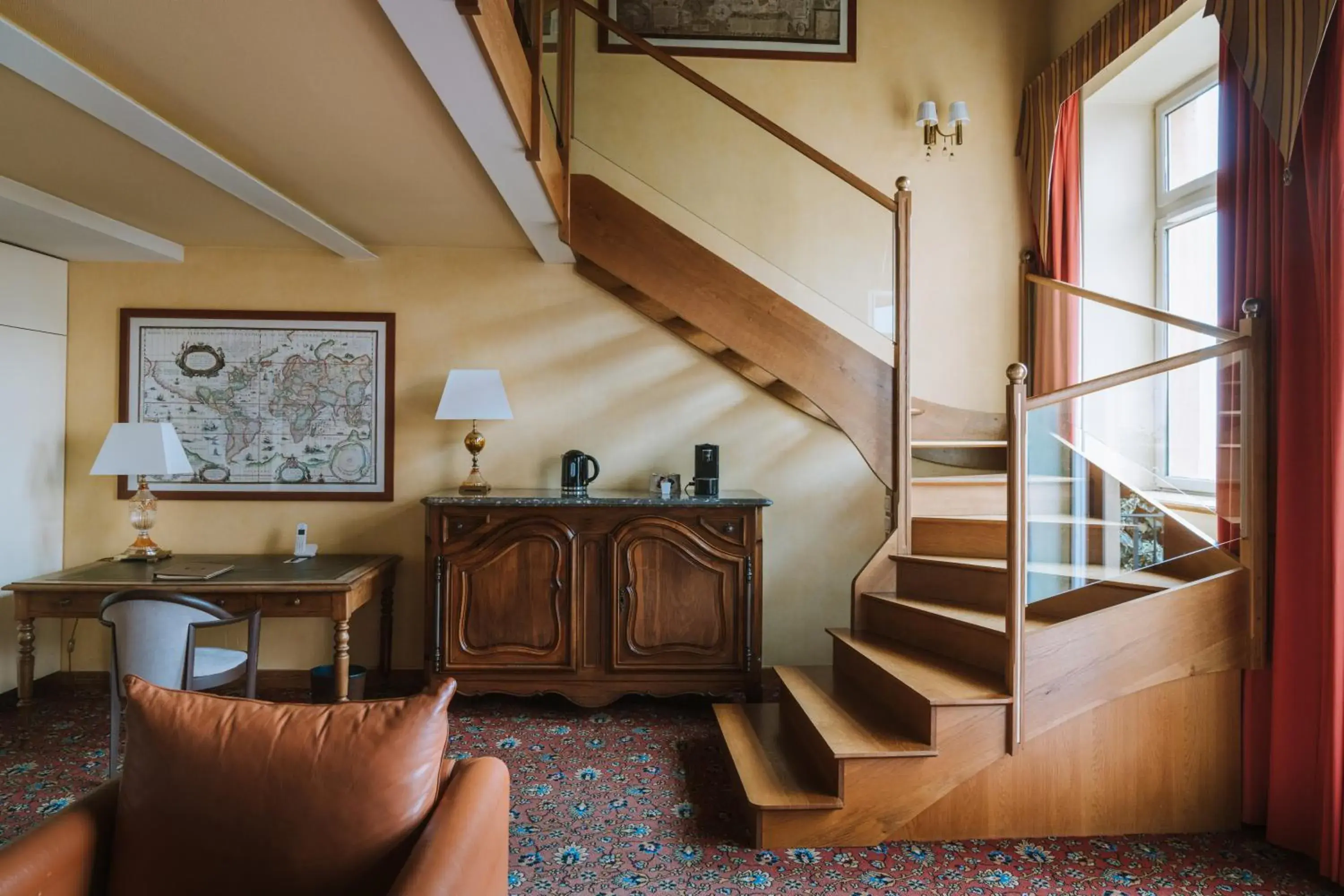 Living room, Seating Area in Villa Florentine