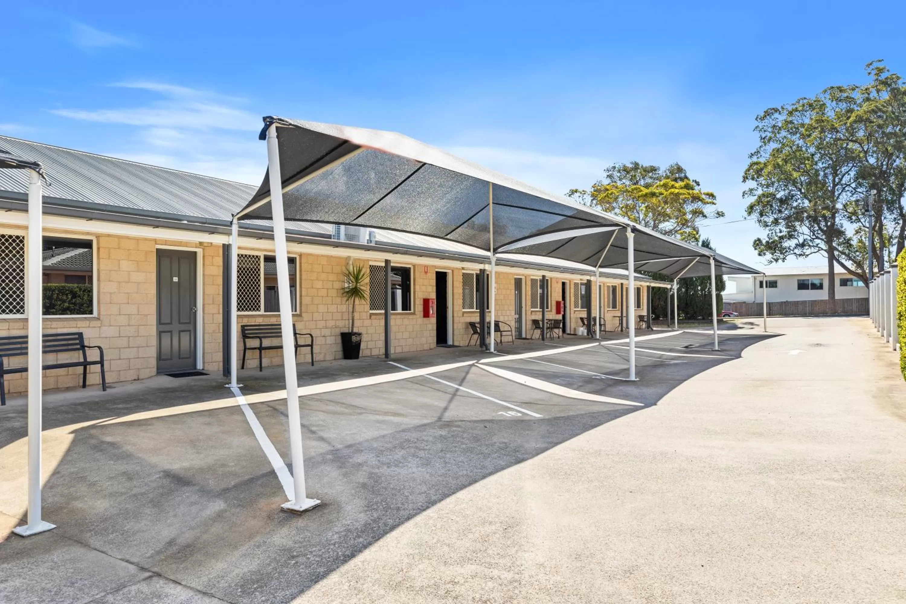 Property building in Great Divide Motor Inn