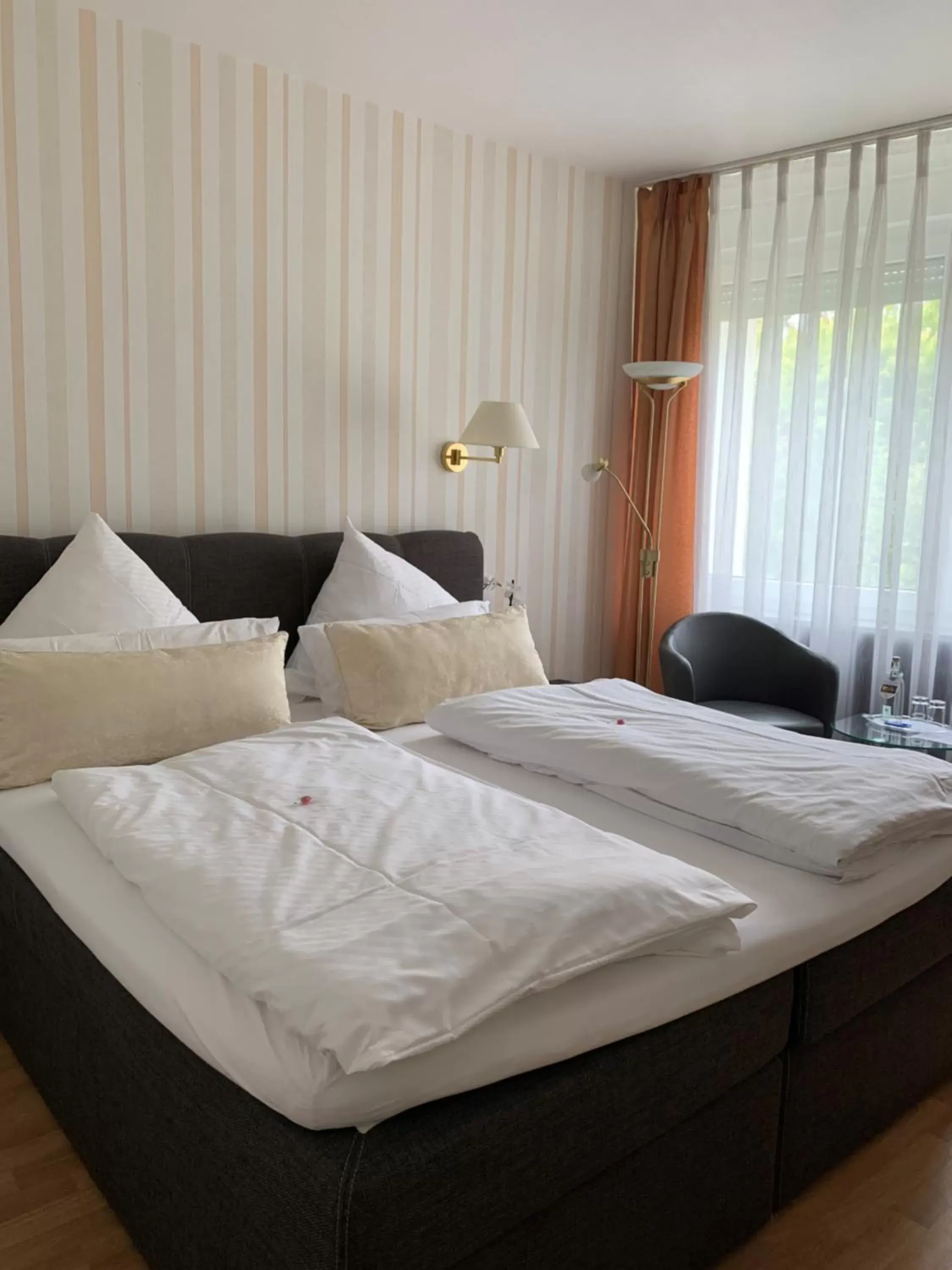 Photo of the whole room, Bed in Stadthotel Geis