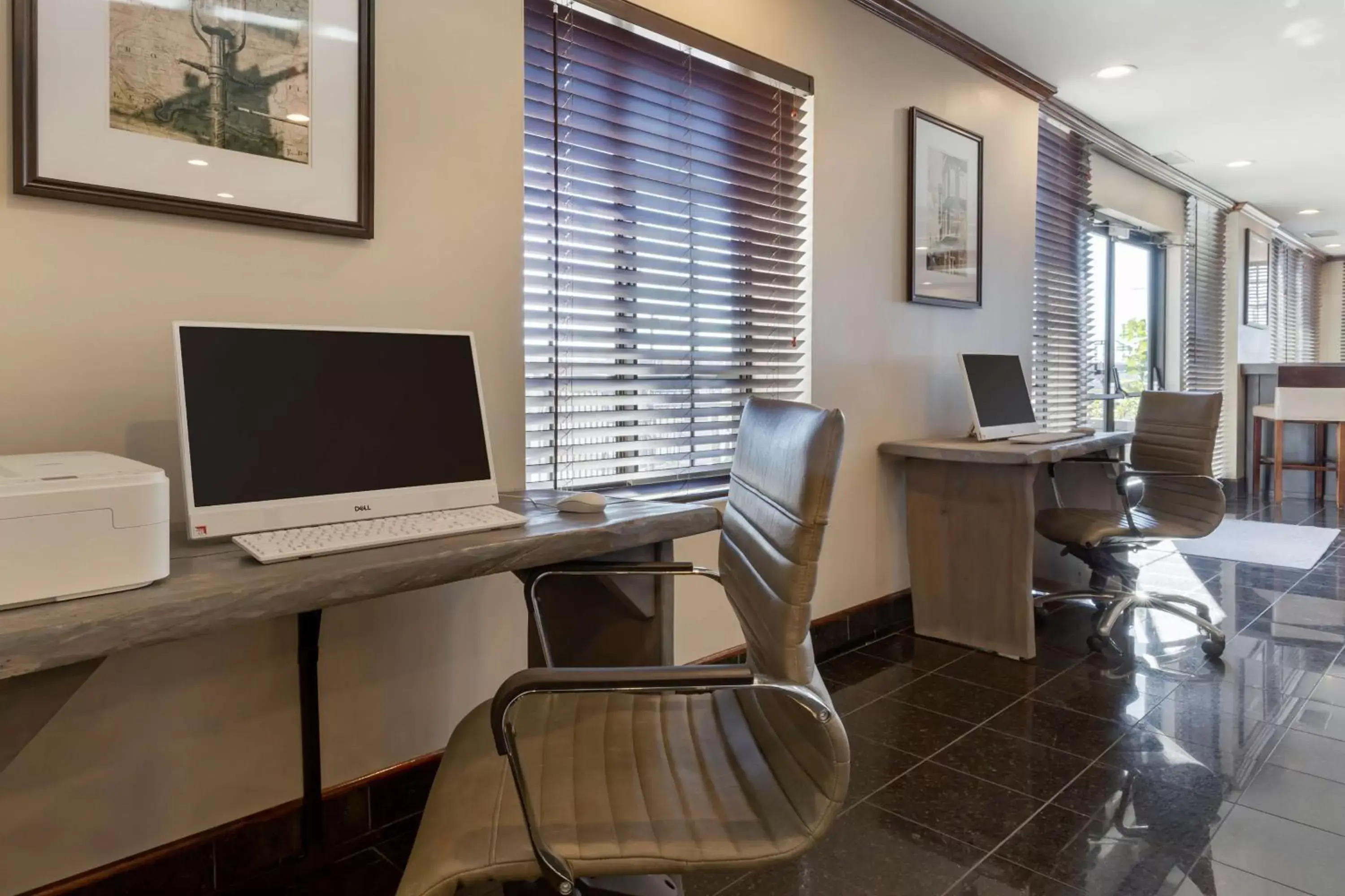 Business facilities, TV/Entertainment Center in Best Western Plus South Hill Inn